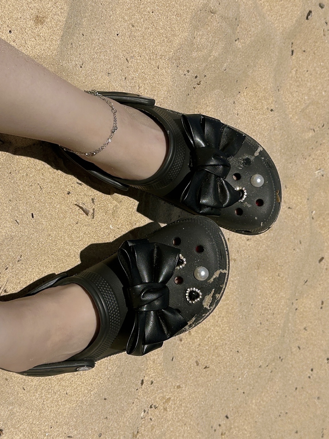 (W) Crocs Classic Platform Clog Black 착용 스타일 - 2