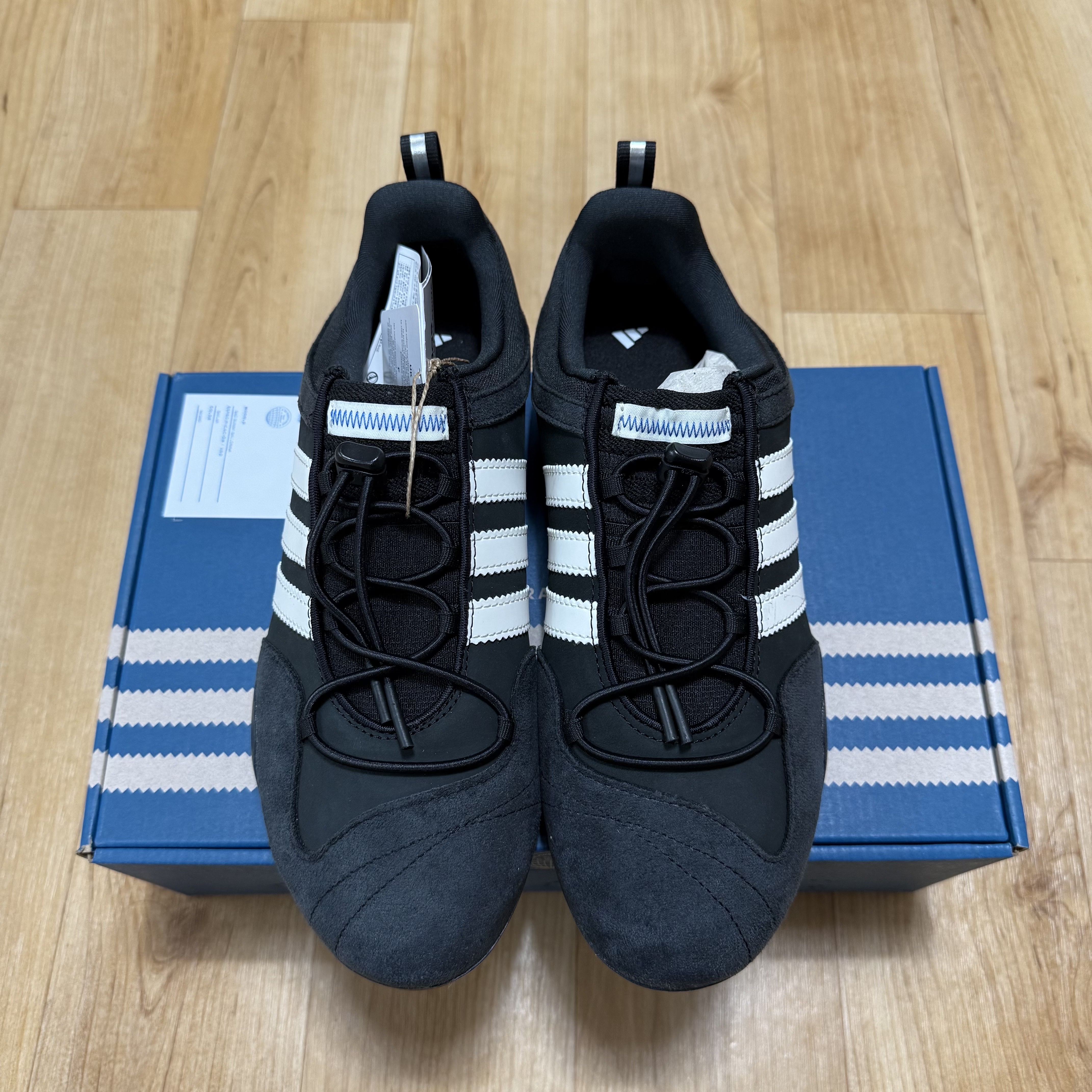 Adidas x Bad Bunny Ballerina Core Black Chalk White 착용 스타일 - 1