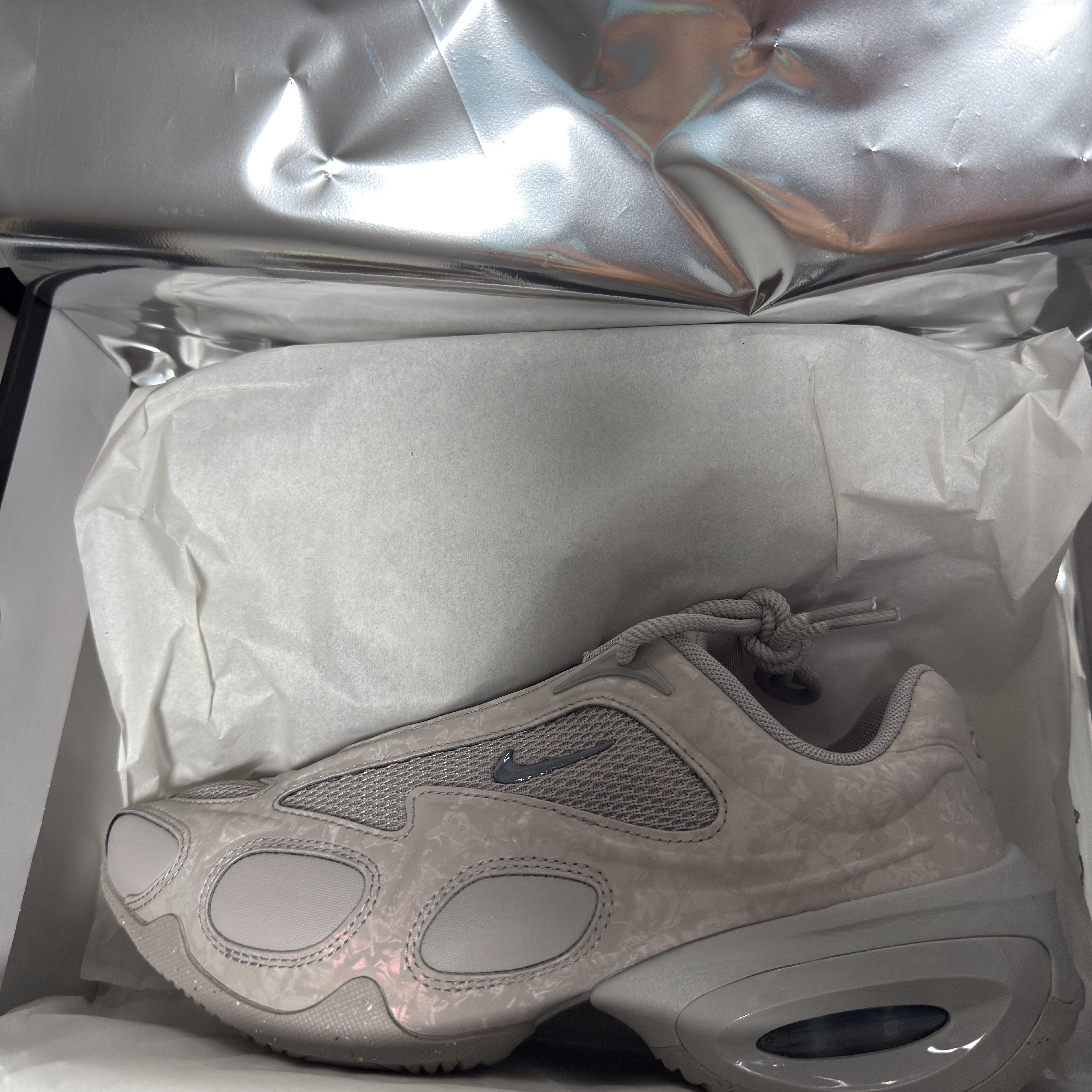 (W) Nike Air Max Muse College Grey 착용 스타일 - 3