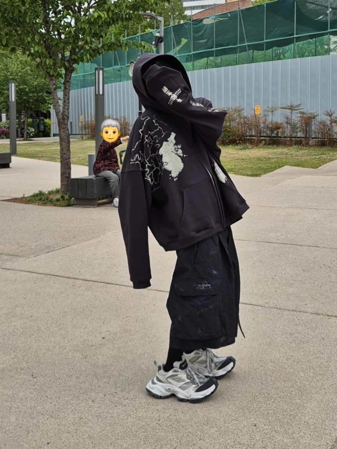 Balenciaga Cargo Sneakers White Grey 착용 스타일 - 3
