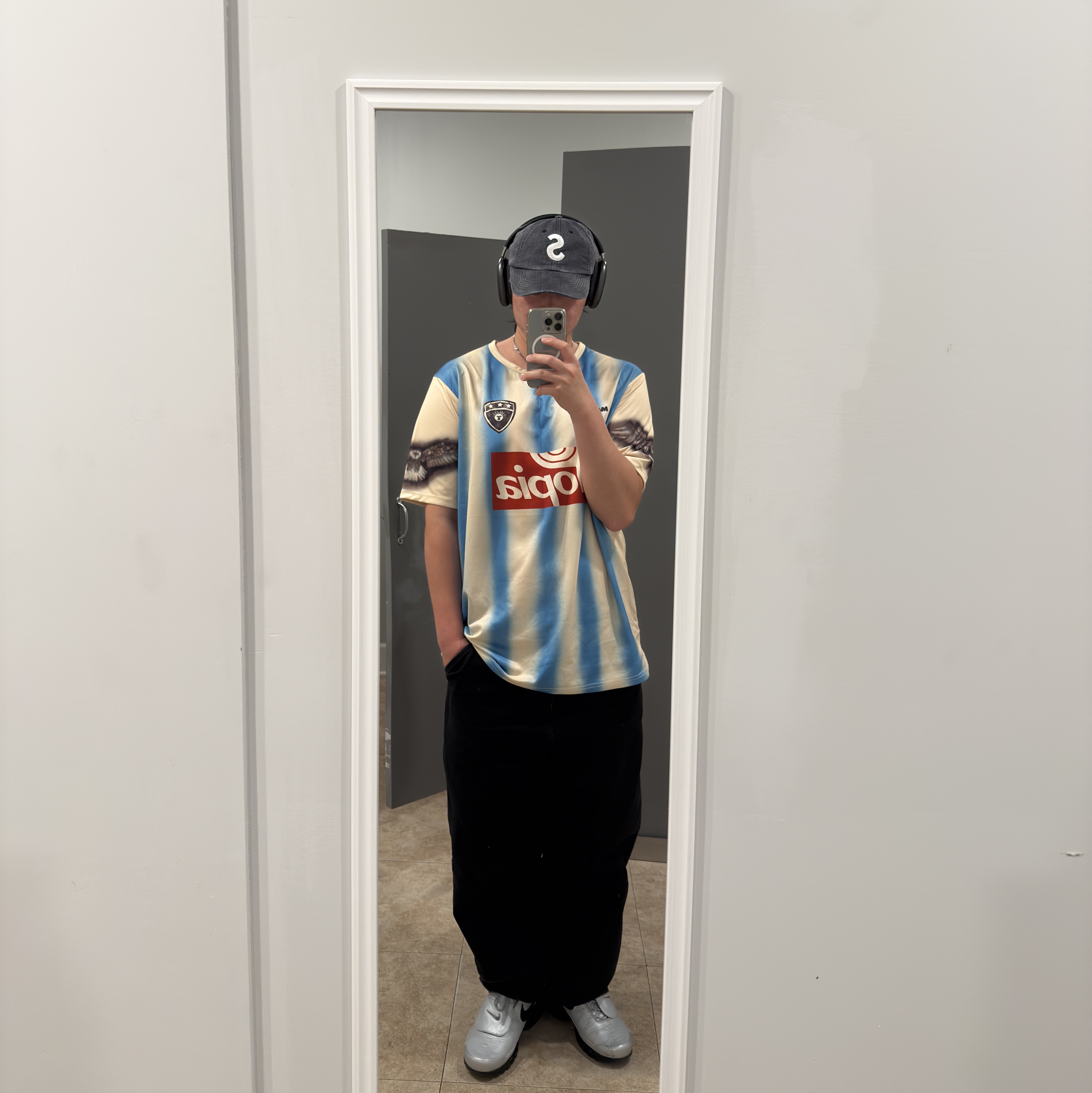 Travis Scott Argentina Soccer Jersey White Light Blue, Nike Air Max Plus TNPO Wolf Grey and Black 착용 스타일 - 1