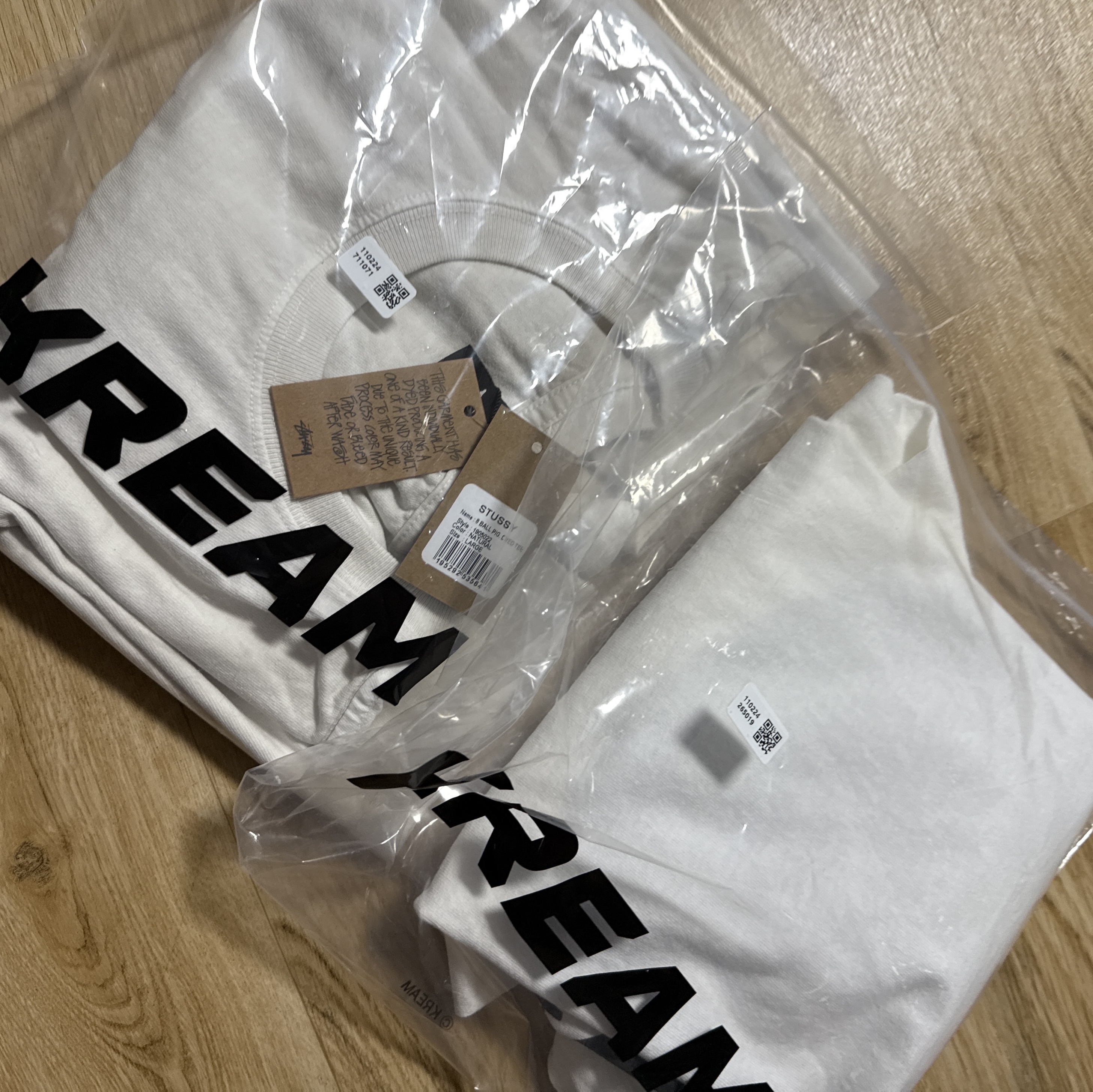 Stussy 8 Ball Pigment Dyed T-Shirt Natural 착용 스타일 - 1