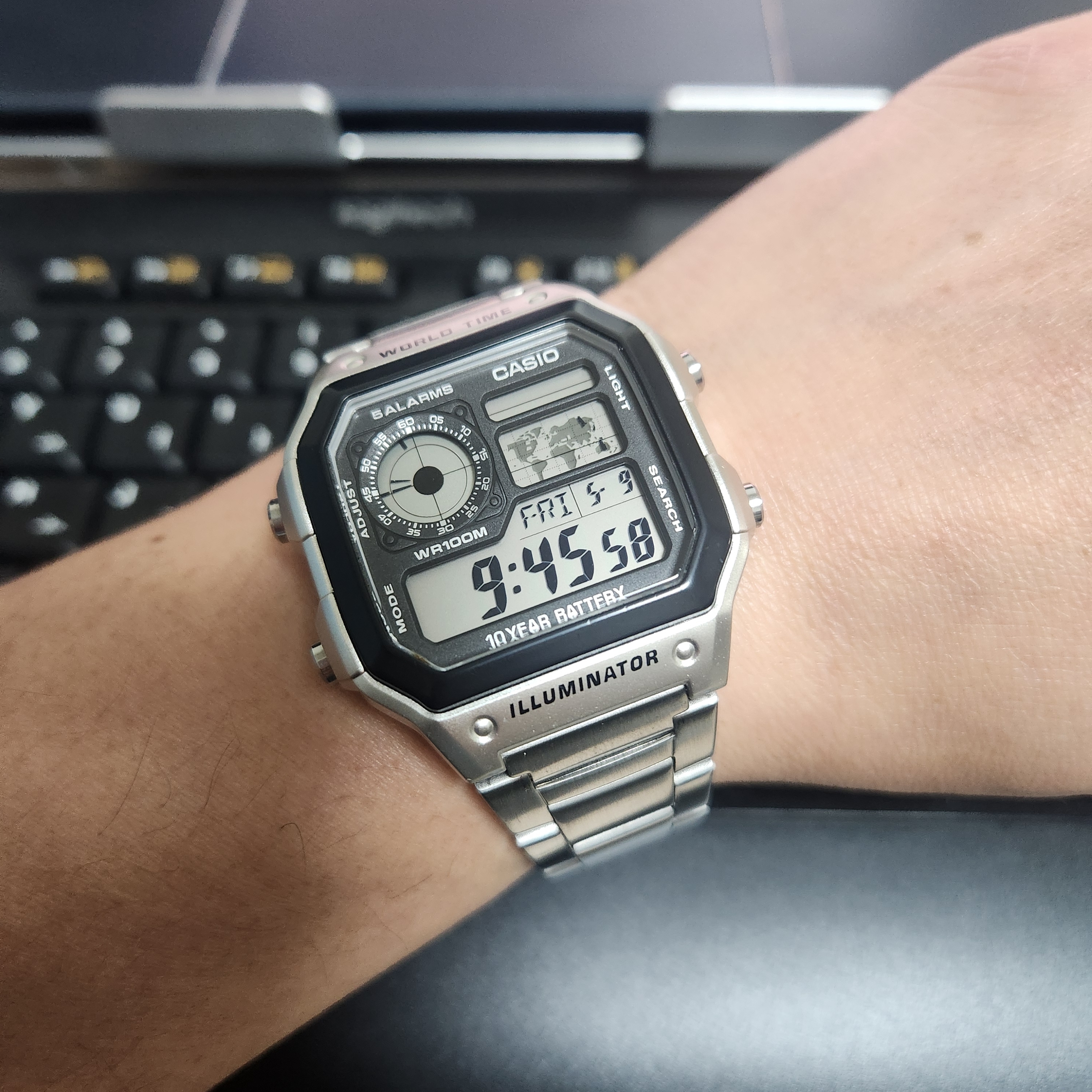 Casio AE-1200WHD-1AV 착용 스타일
