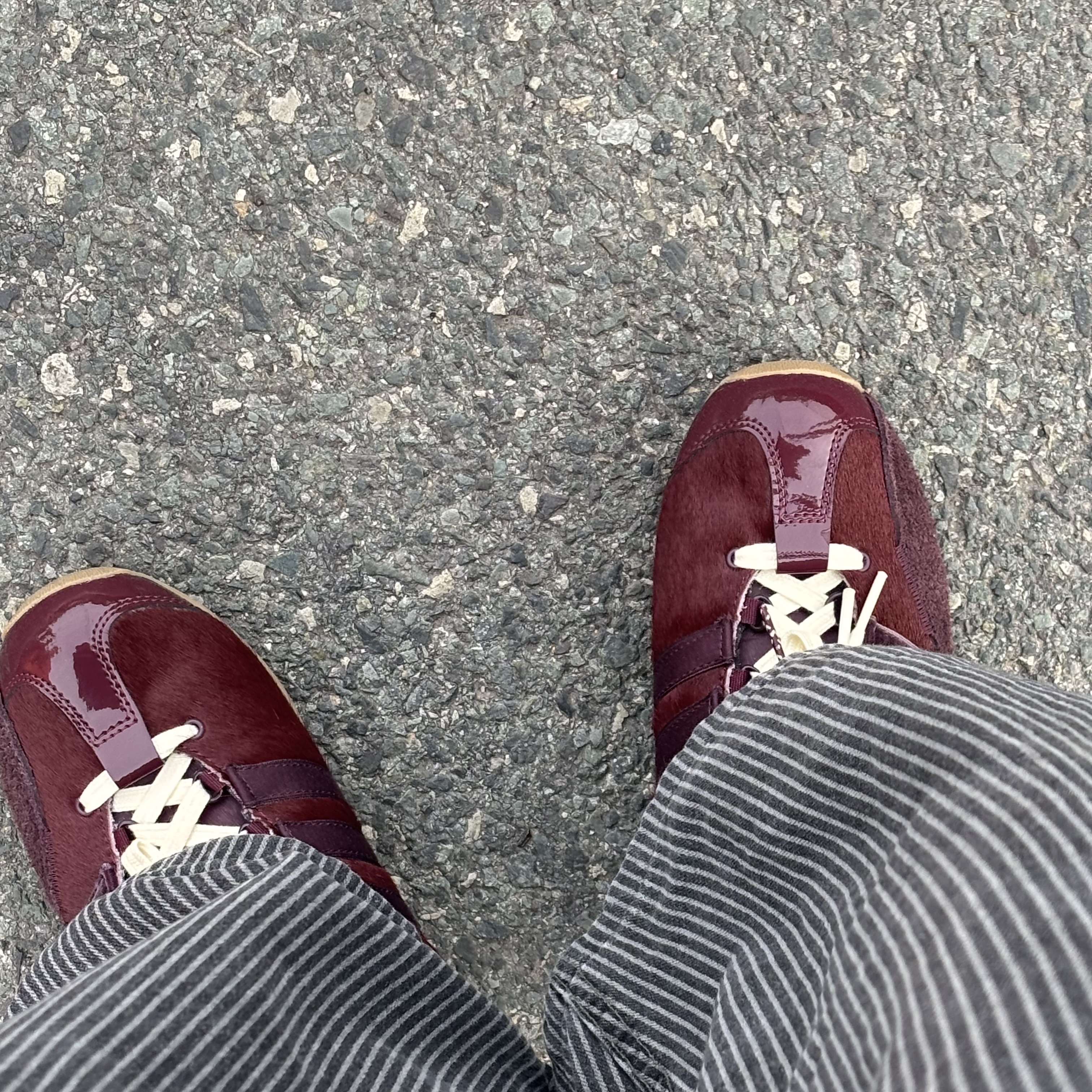 Adidas x Song for the Mute Country OG Maroon Core Black 착용 스타일 - 2