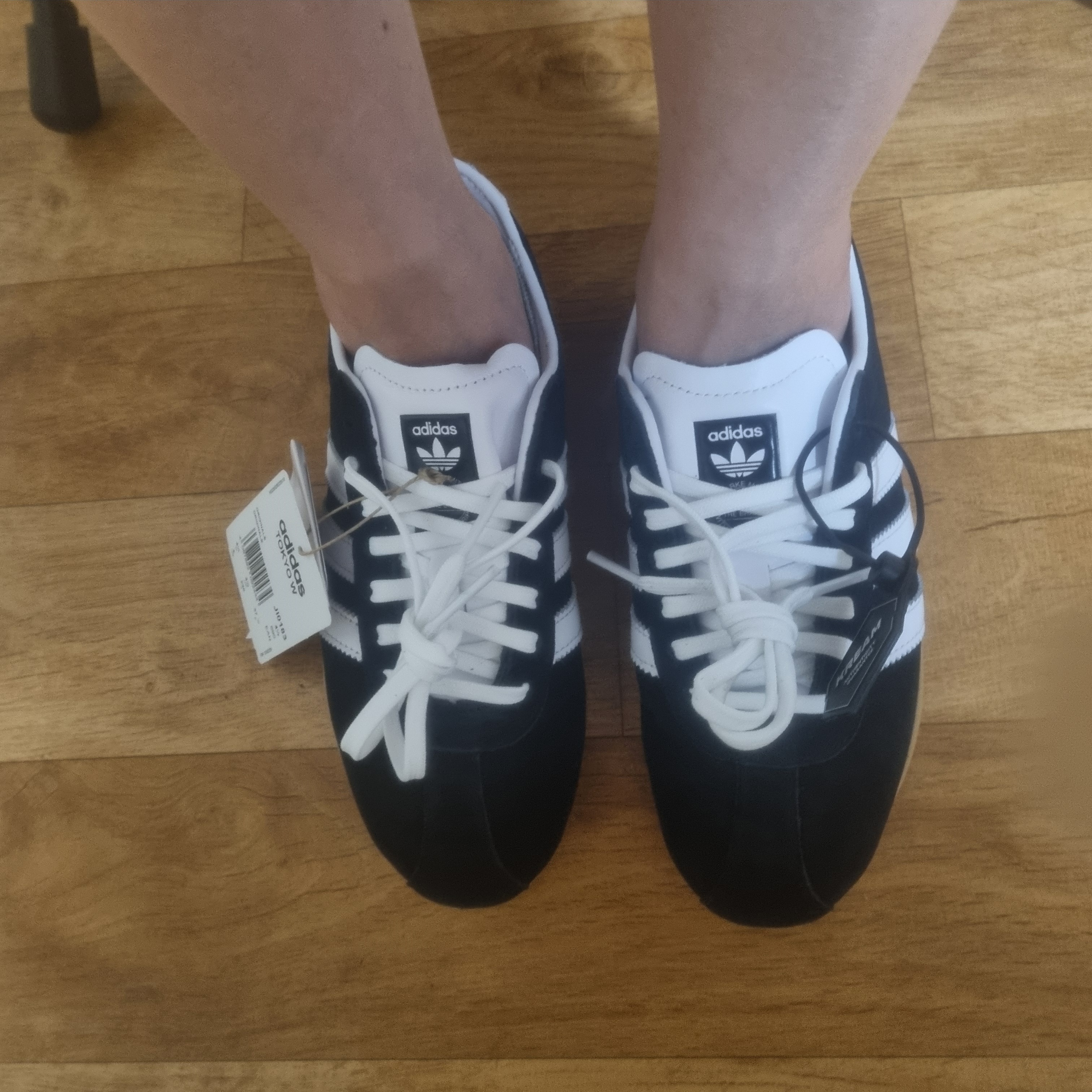 (W) Adidas Tokyo Core Black Cloud White 착용 스타일