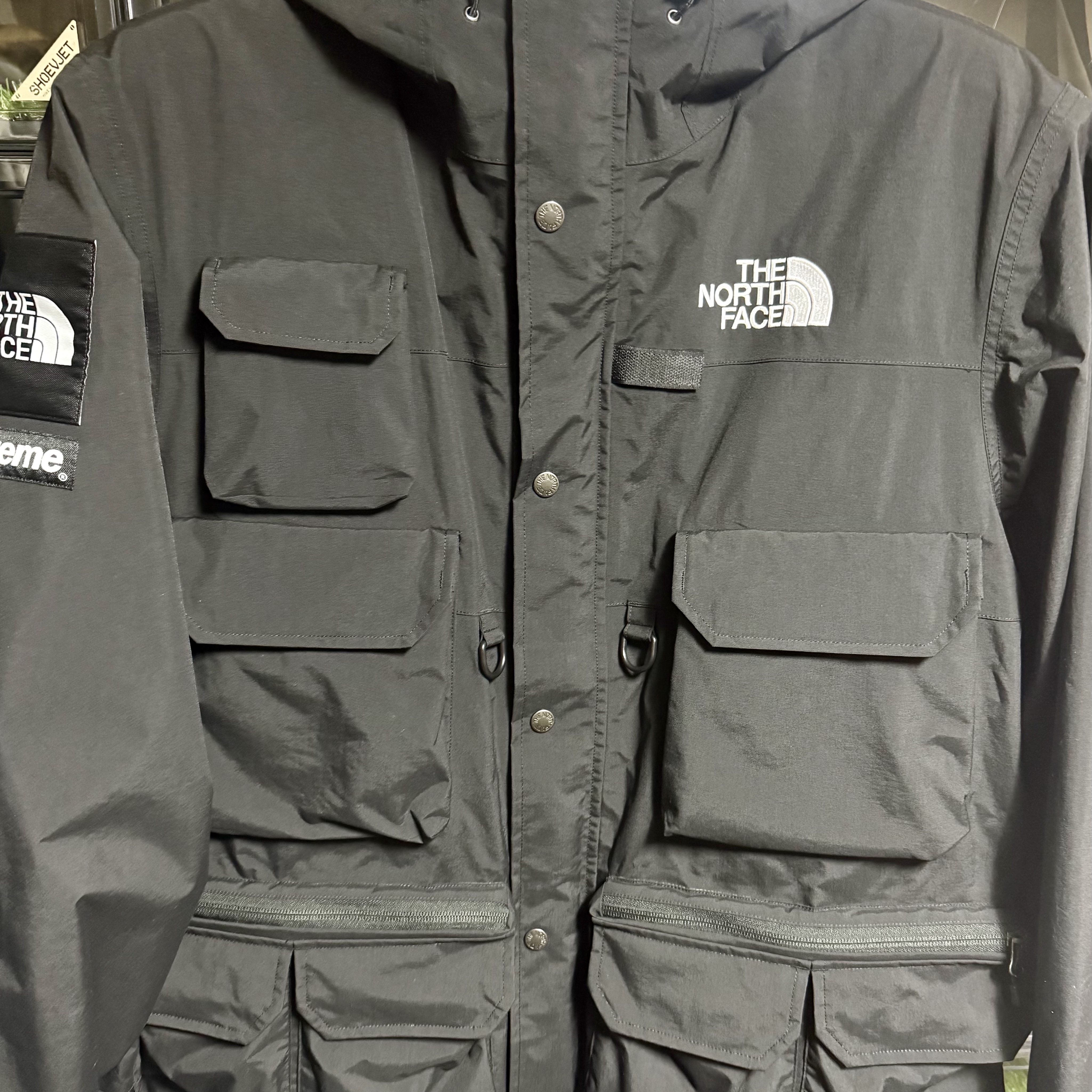 Supreme x The North Face Cargo Jacket Black - 20SS 착용 스타일 - 1