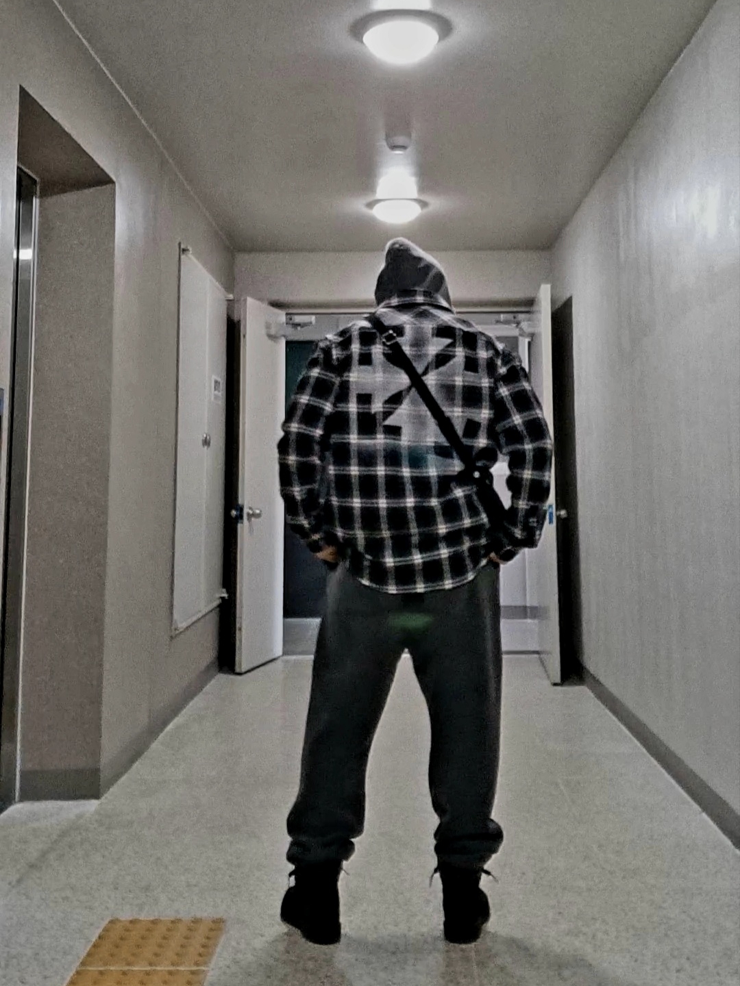 Off-White Stencil Flannel Check Shirt Black 착용 스타일 - 1