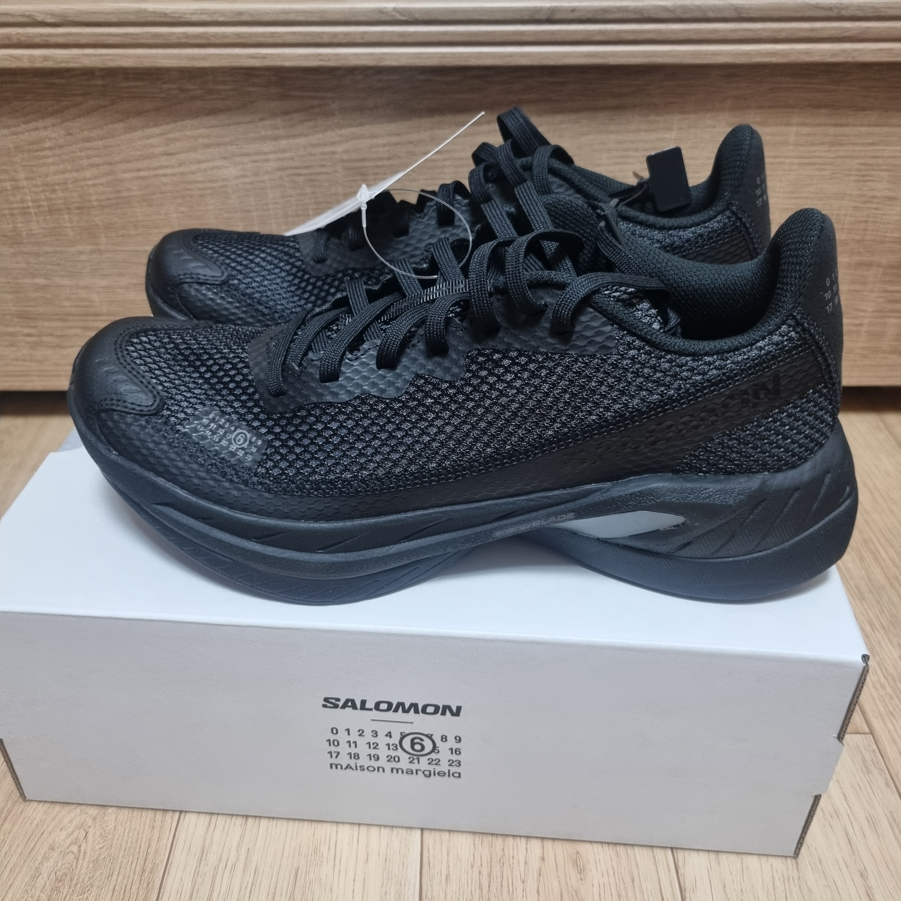 Salomon x MM6 Maison Margiela Spectur 2 Black Pewter 착용 스타일 - 3