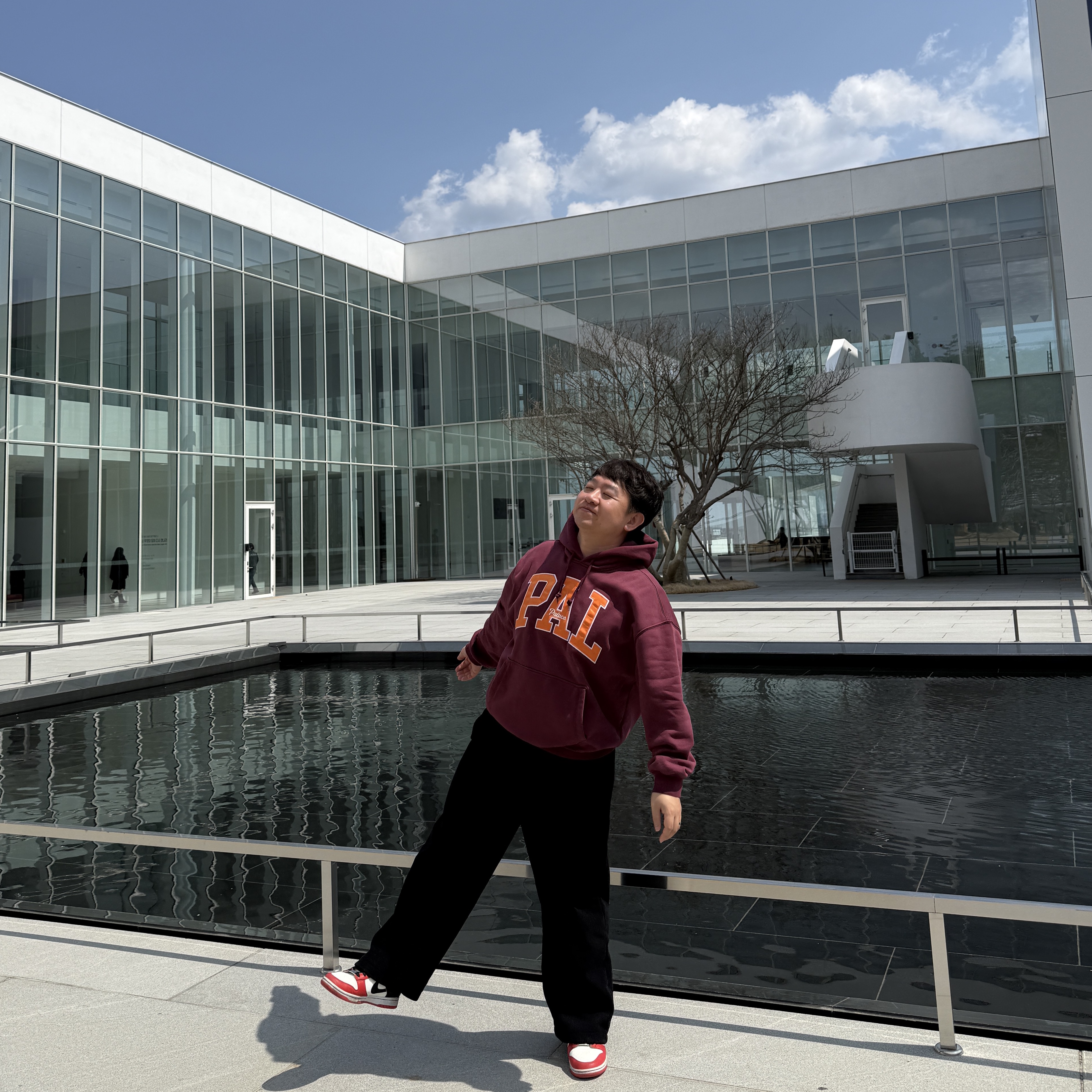 Palace x Gap Hood Burgundy - 24SS 착용 스타일