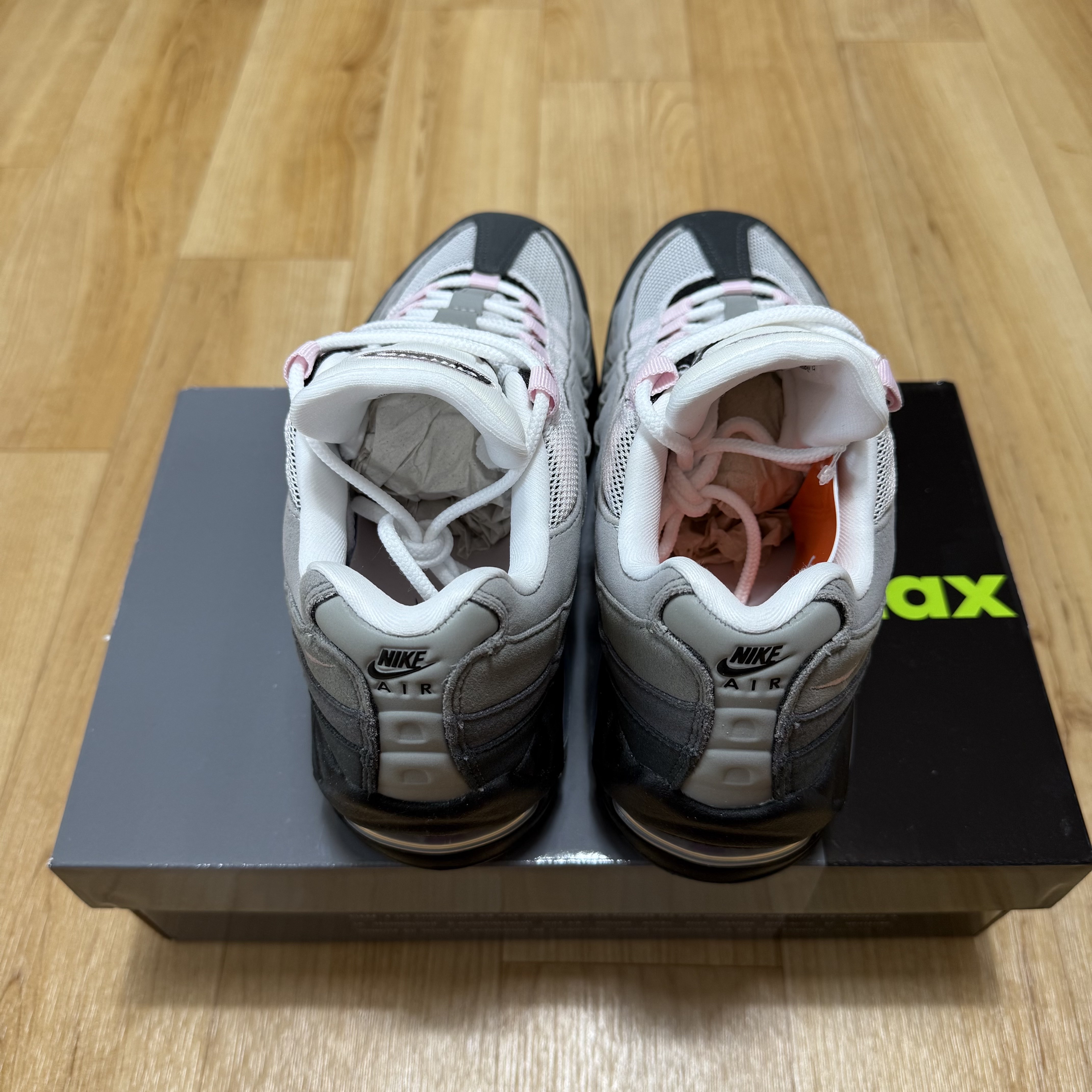 (W) Nike Air Max 95 Pink Foam 착용 스타일 - 3