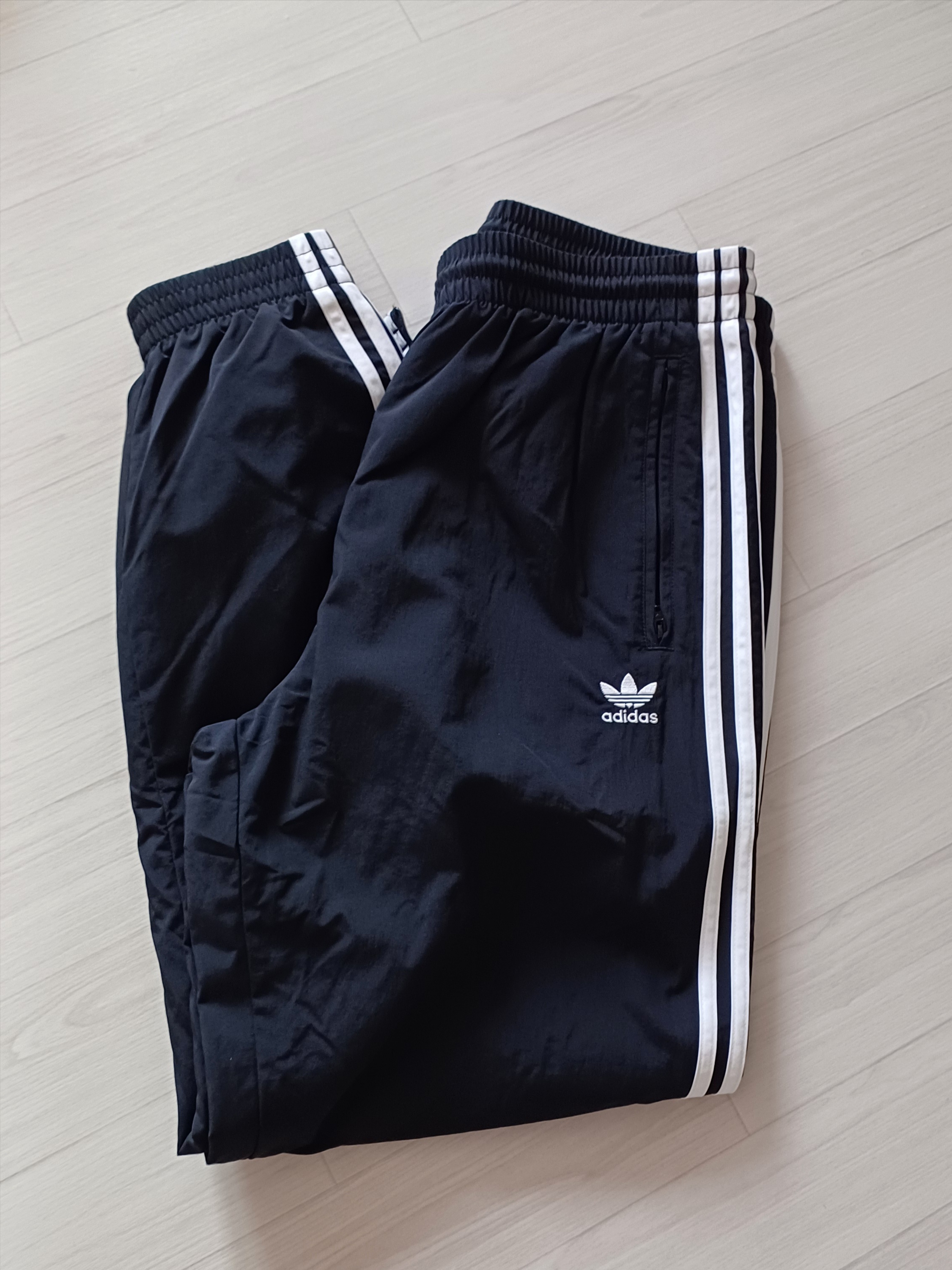 Adidas Adicolor Woven Firebird Track Pants Black - KR Sizing 착용 스타일