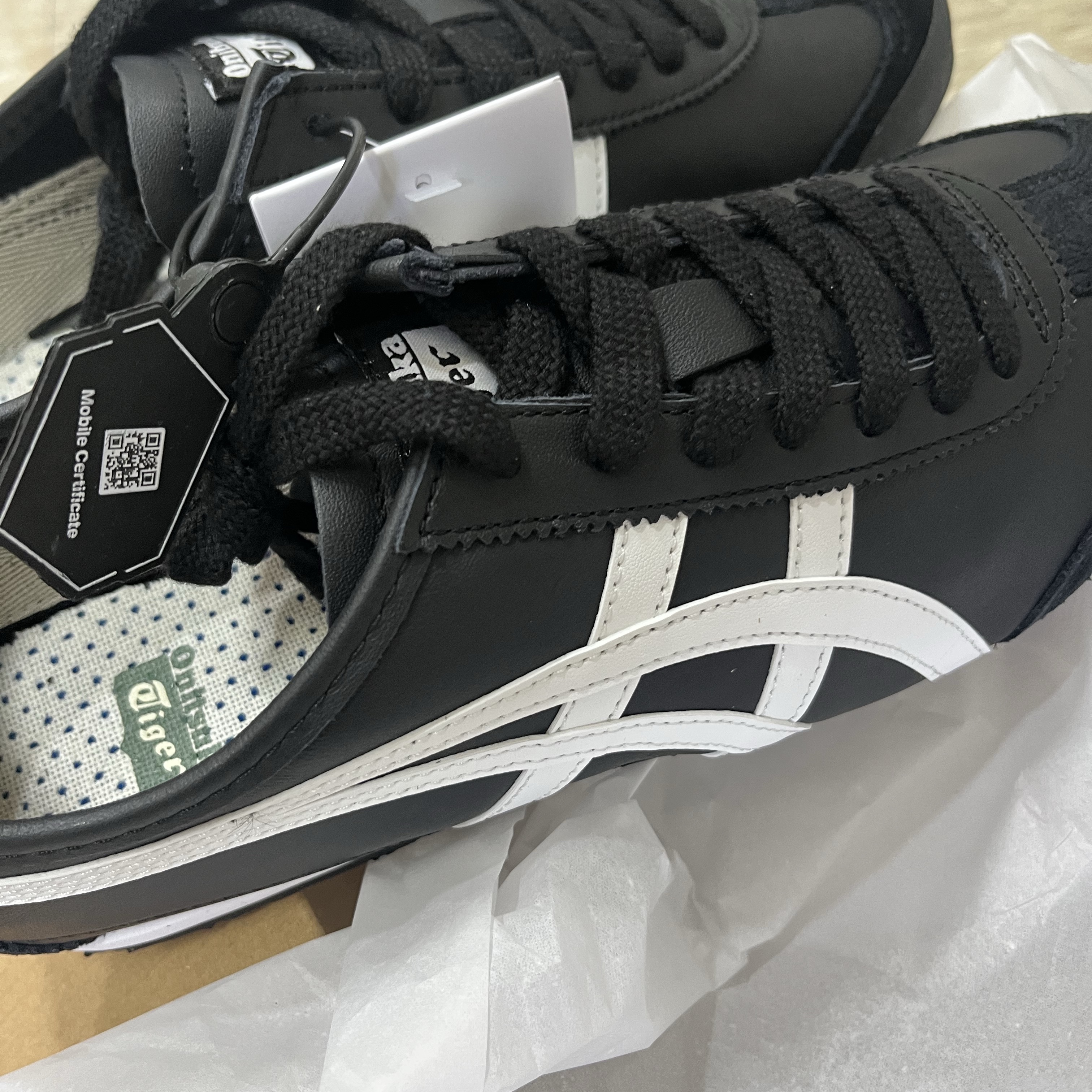 Onitsuka Tiger Mexico 66 Black White 착용 스타일 - 1