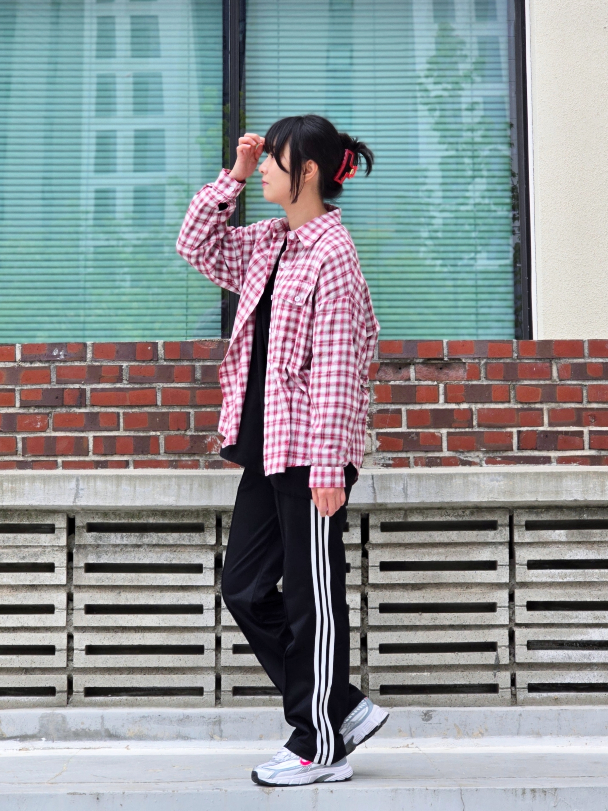 (W) Adidas Adicolor Classic Firebird Track Pants Black - KR Sizing, (W) Nike Initiator Cherry Metallic Silver 착용 스타일 - 1