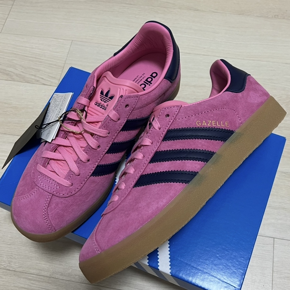 Adidas Gazelle 85 Bliss Pink Dark Blue 착용 스타일 - 2