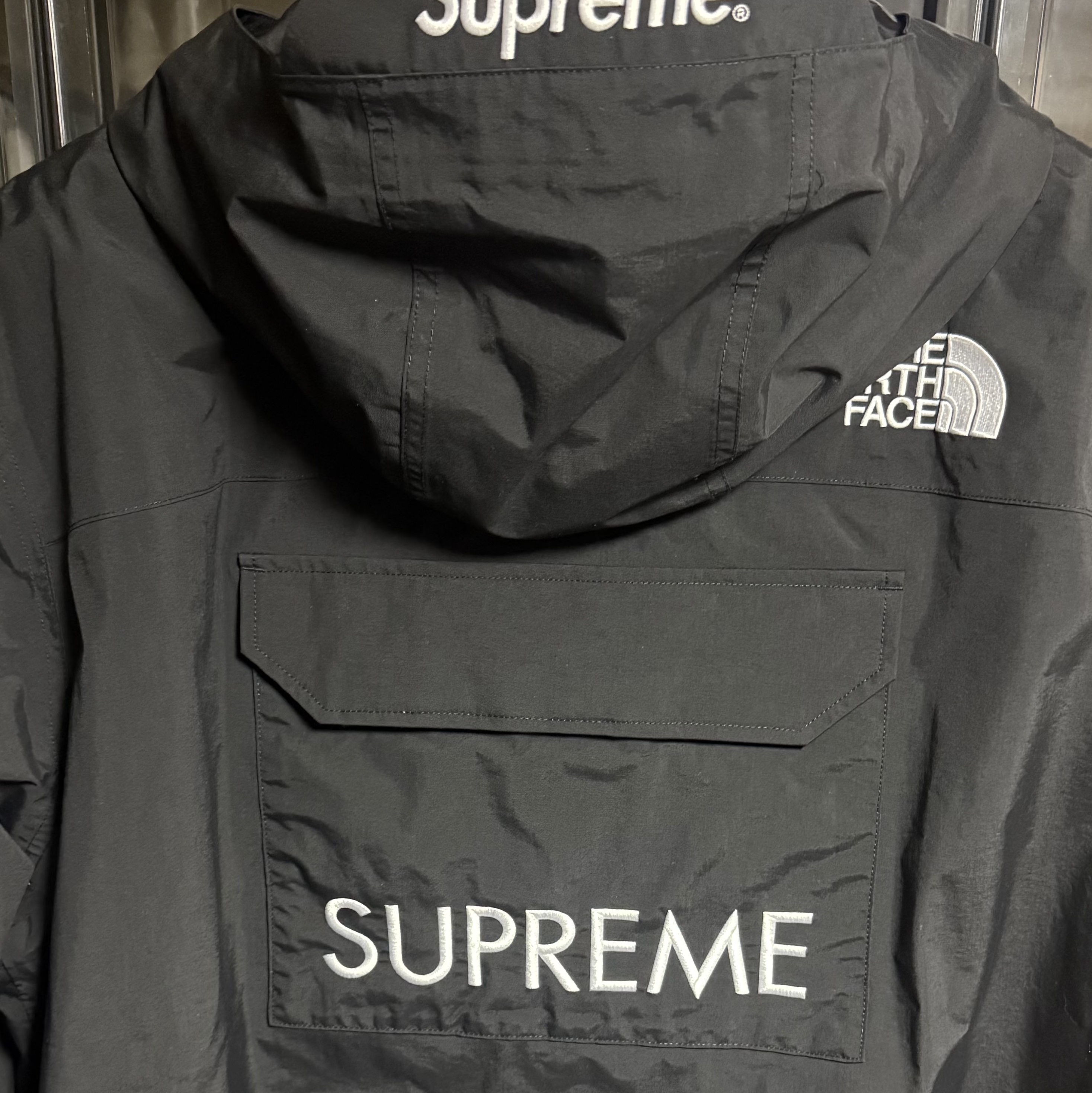 Supreme x The North Face Cargo Jacket Black - 20SS 착용 스타일 - 2