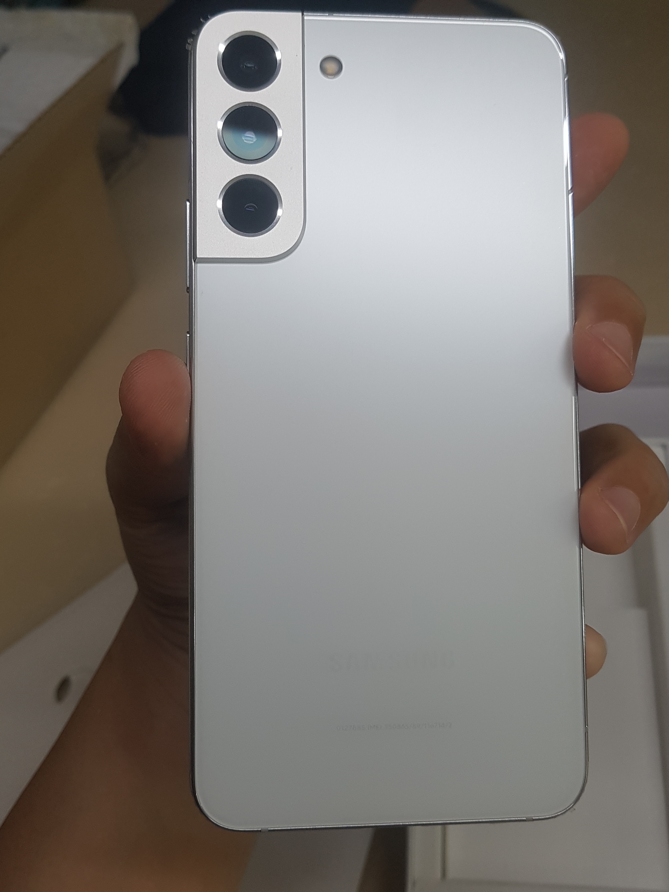 [S등급] Refurbished Galaxy S22+ 256GB Phantom White 착용 스타일 - 5