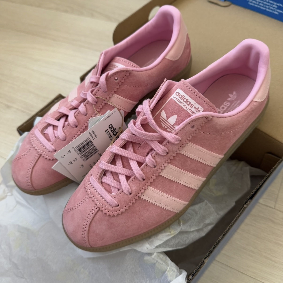 Adidas Bermuda Glow Pink 착용 스타일 - 2