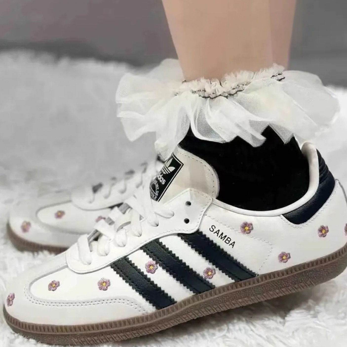 (W) Adidas Samba OG Cloud White Core Black, (W) Adidas Adilenium Season 2 Oversized Zip Track Top Gender Neutral Black - KR Sizing 착용 스타일 - 3