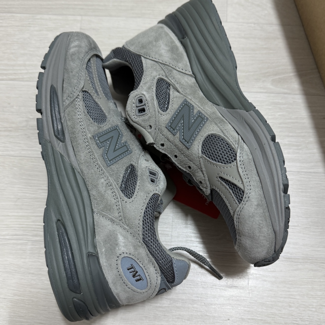 New Balance x Thisisneverthat 991v2 Made in UK Grey 착용 스타일 - 2