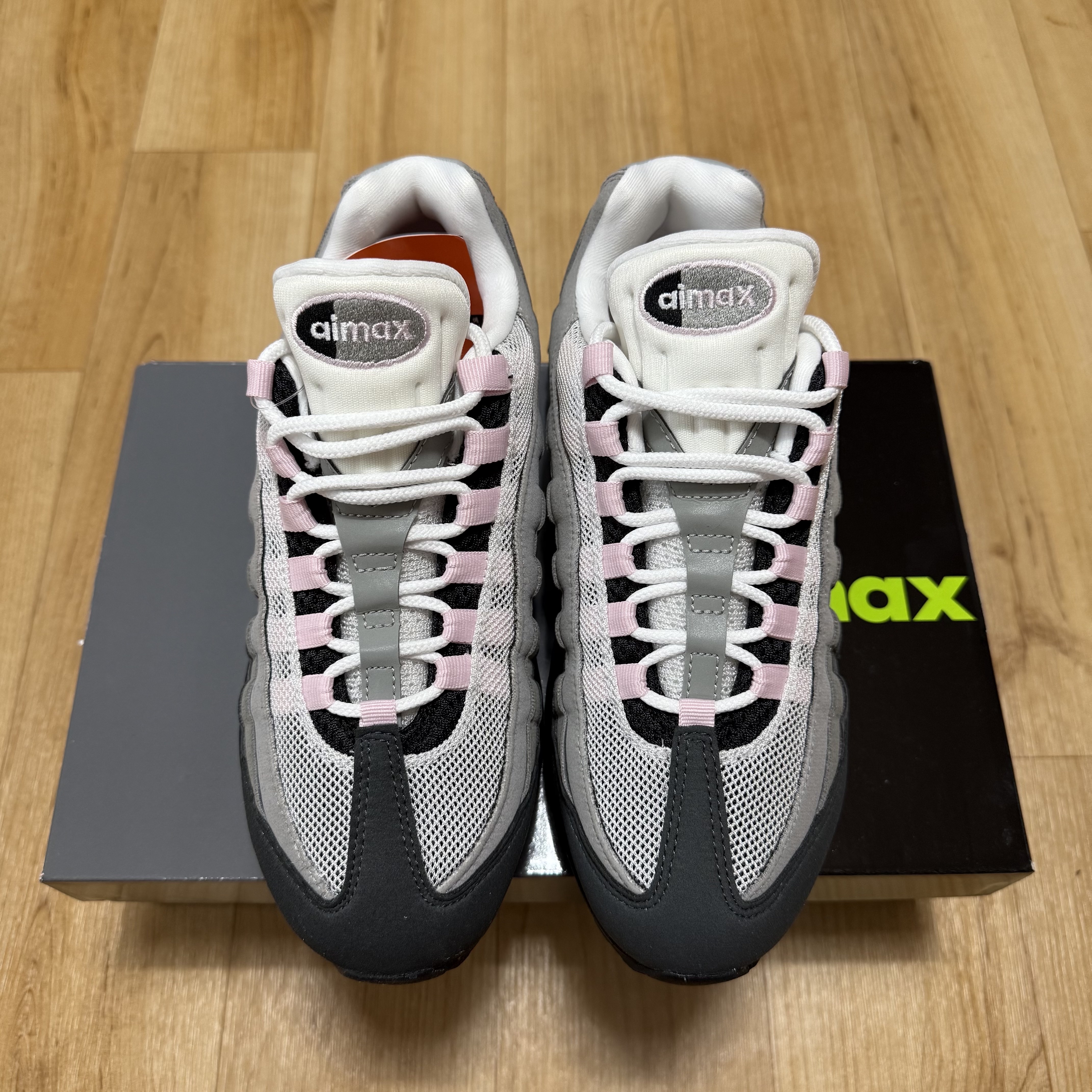 (W) Nike Air Max 95 Pink Foam 착용 스타일 - 1