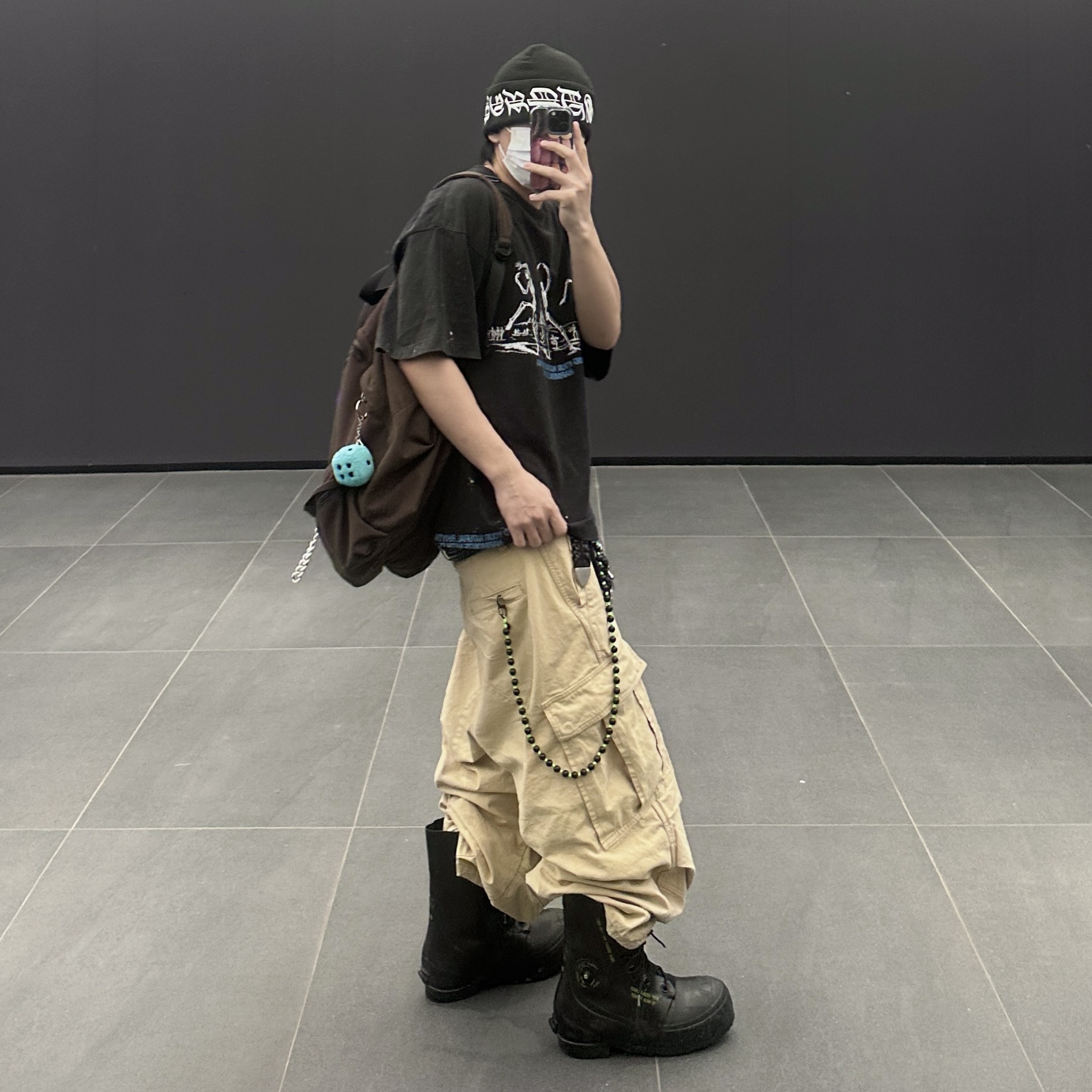 Supreme New Era Blackletter Beanie Black - 25SS, NOD Stone Washed Cargo Pants Beige 착용 스타일 - 2