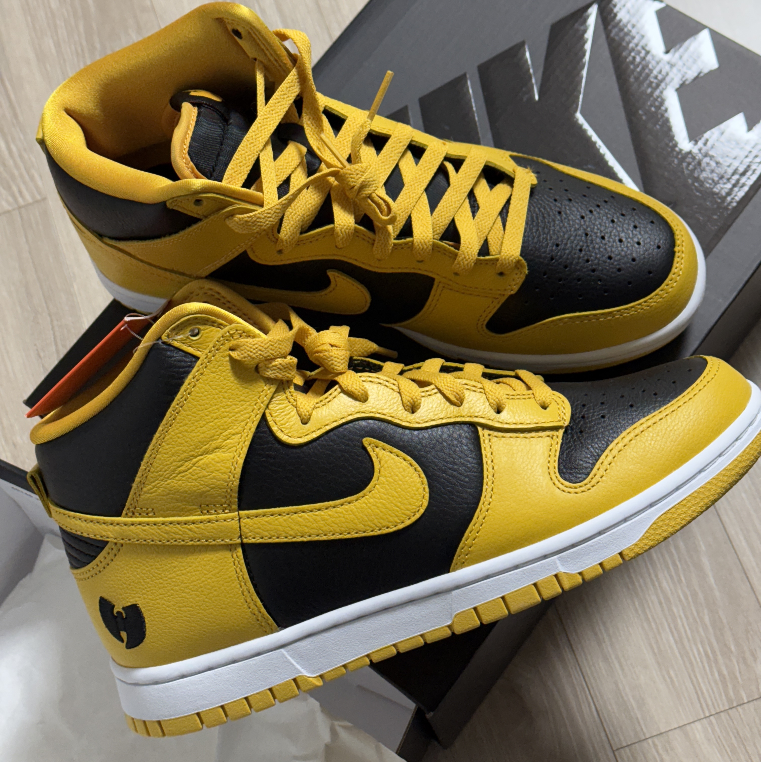 Nike Wu-Tang Clan Dunk High Black and Pollen 착용 스타일