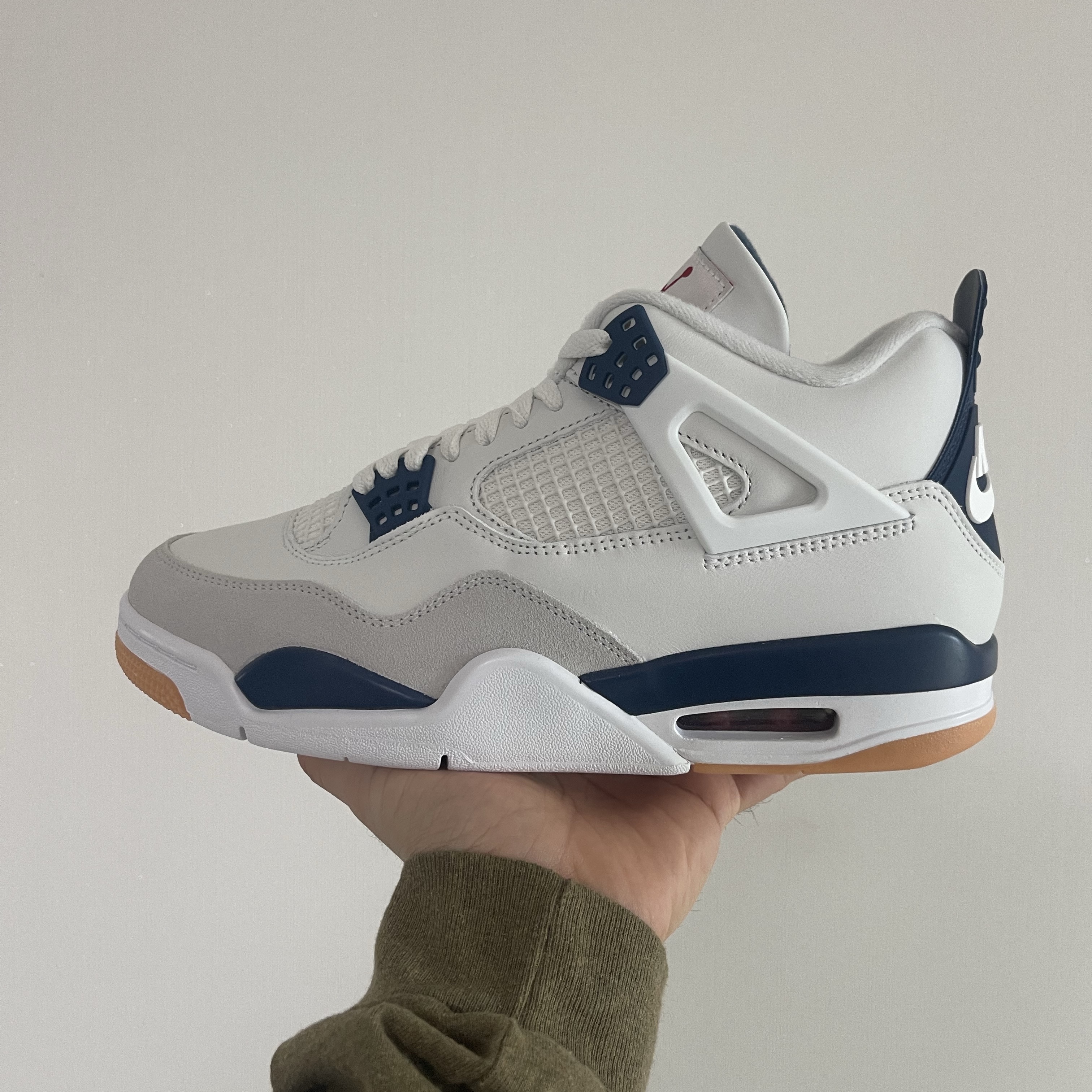 Jordan 4 x Nike SB Retro SP Navy 착용 스타일 - 1