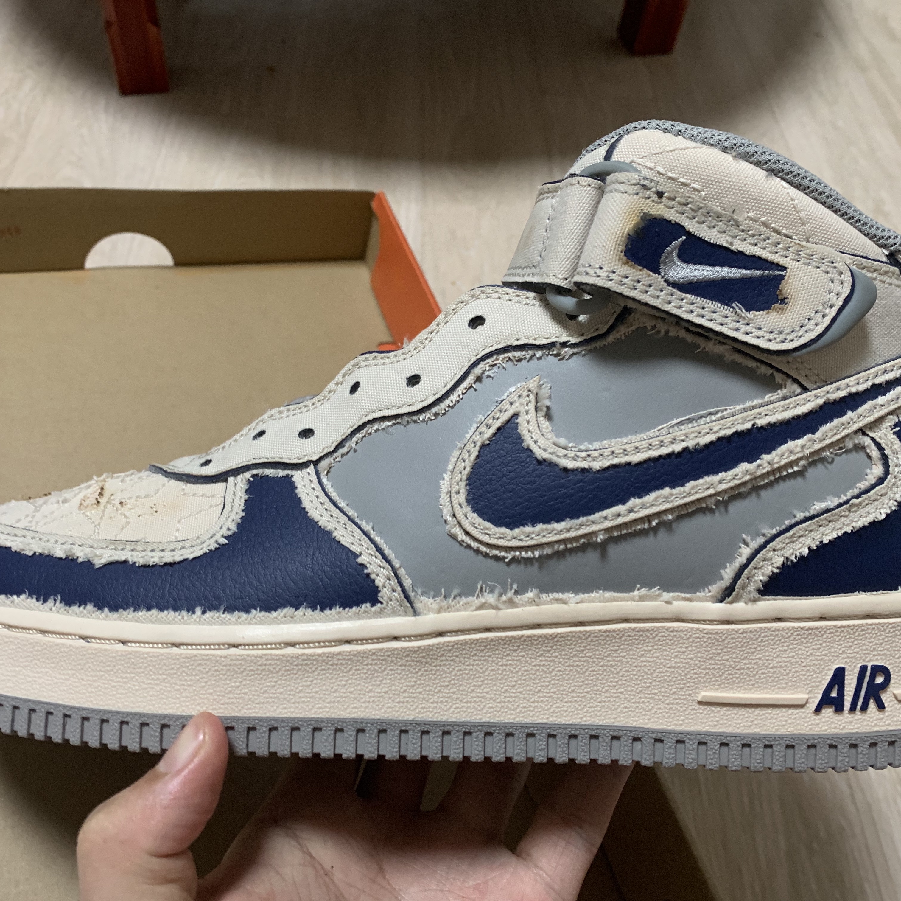 Nike Air Force 1 Mid '07 Pearl White 착용 스타일