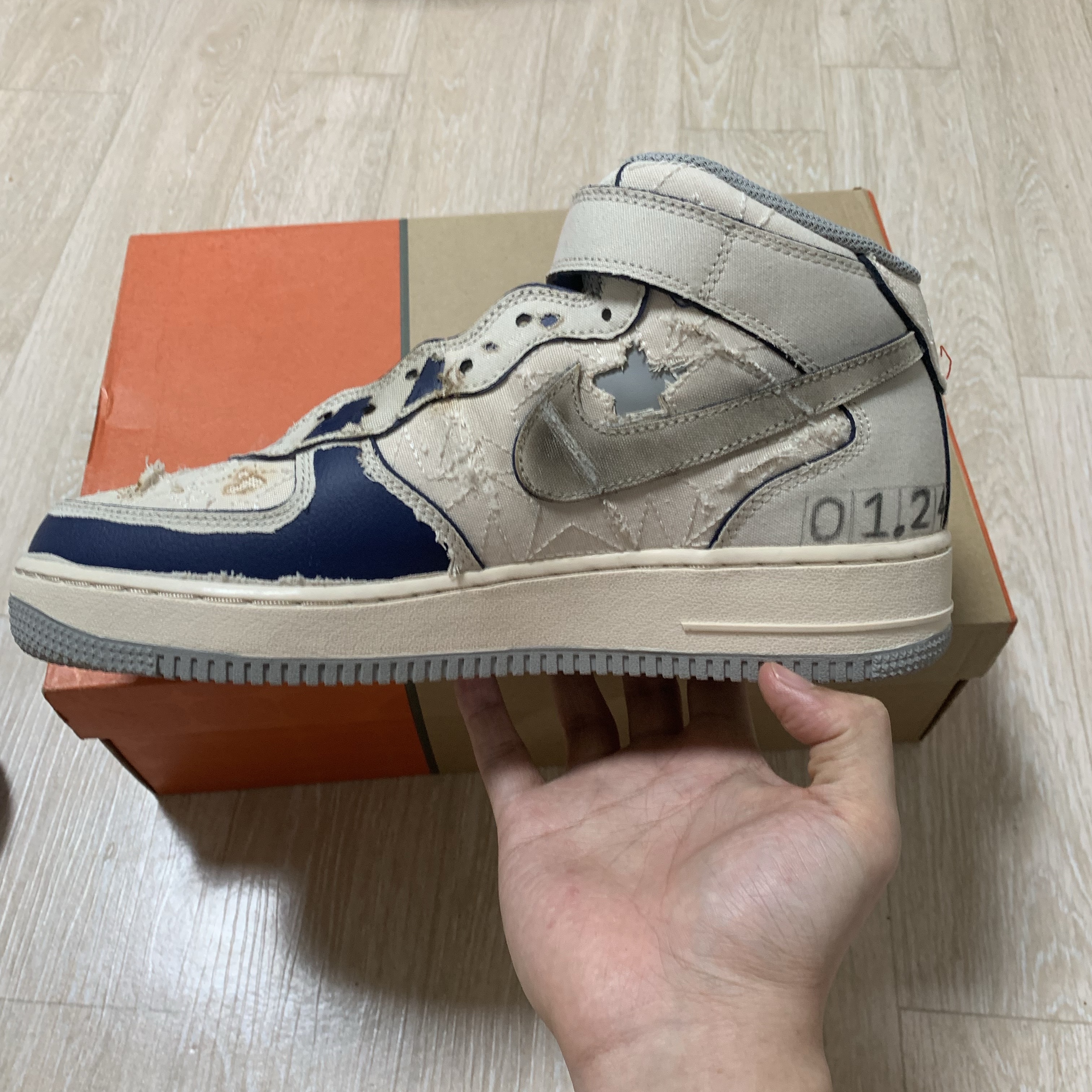 Nike Air Force 1 Mid '07 Pearl White 착용 스타일 - 2