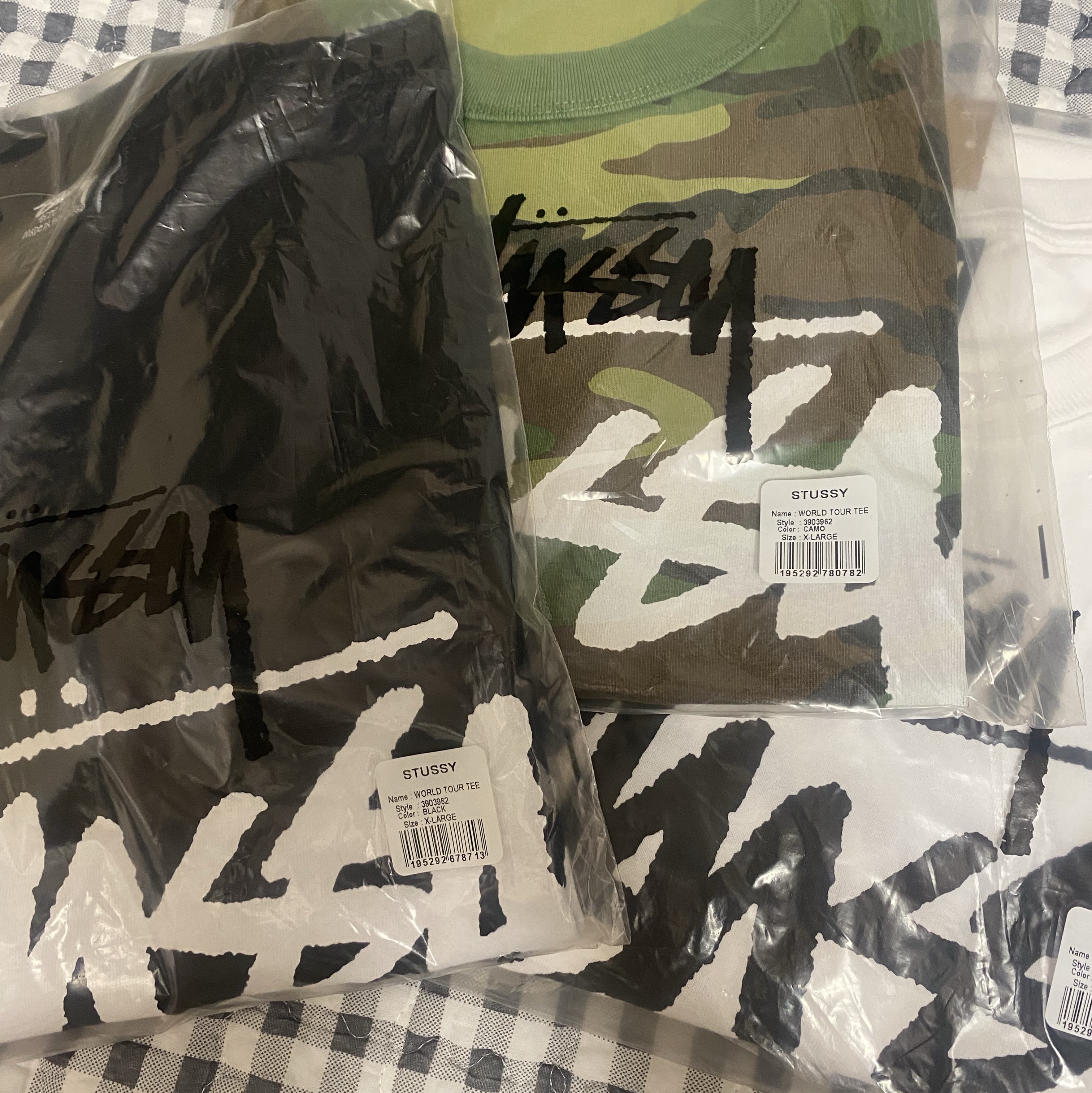 Stussy World Tour T-Shirt Black 2024,2025, Stussy World Tour T-Shirts Camo 2025 착용 스타일