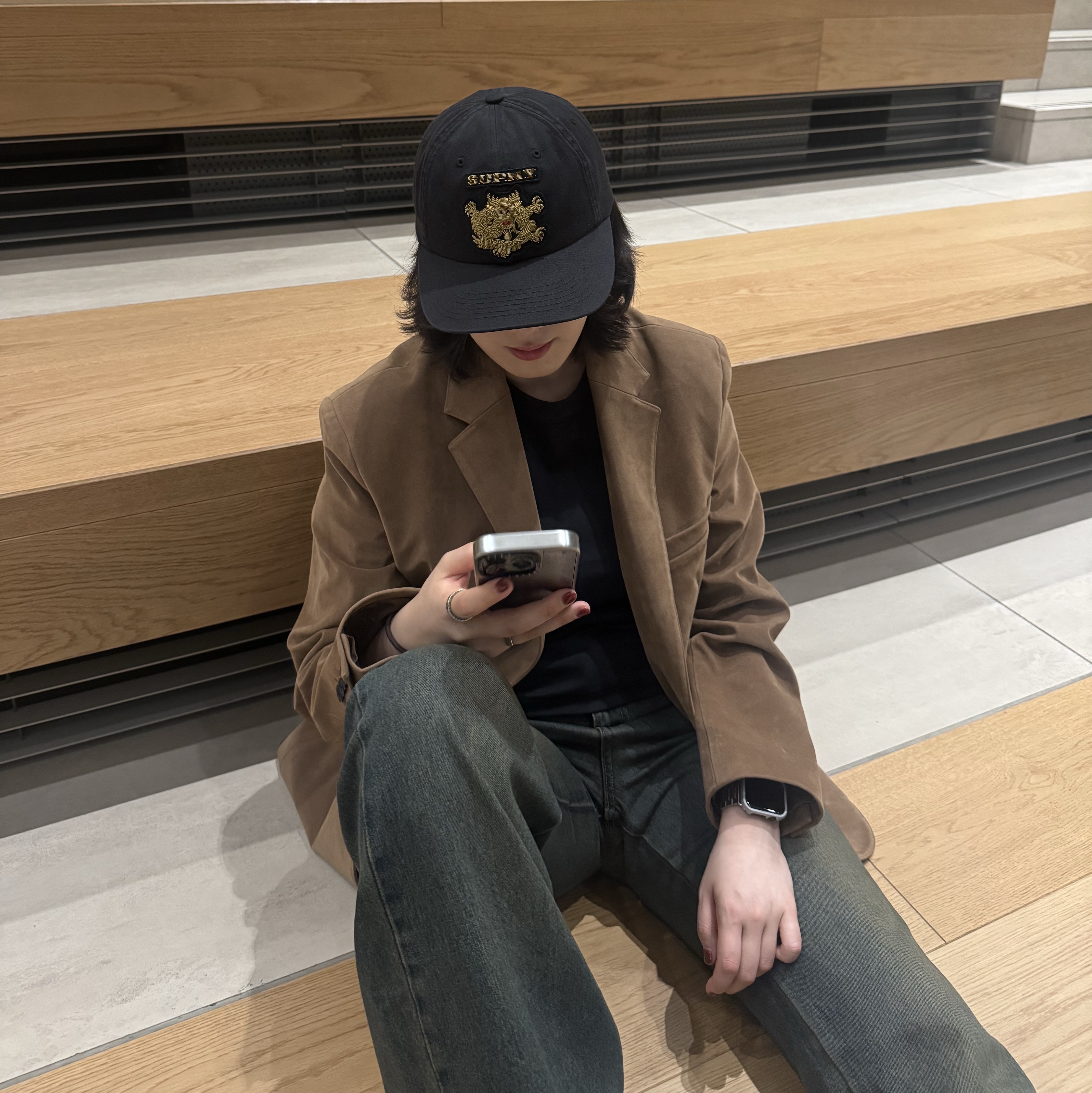 Supreme Bullion Dragon 6-Panel Black - 25SS, Jordan x Travis Scott Jumpman Jack TR Black and Dark Mocha 착용 스타일 - 2