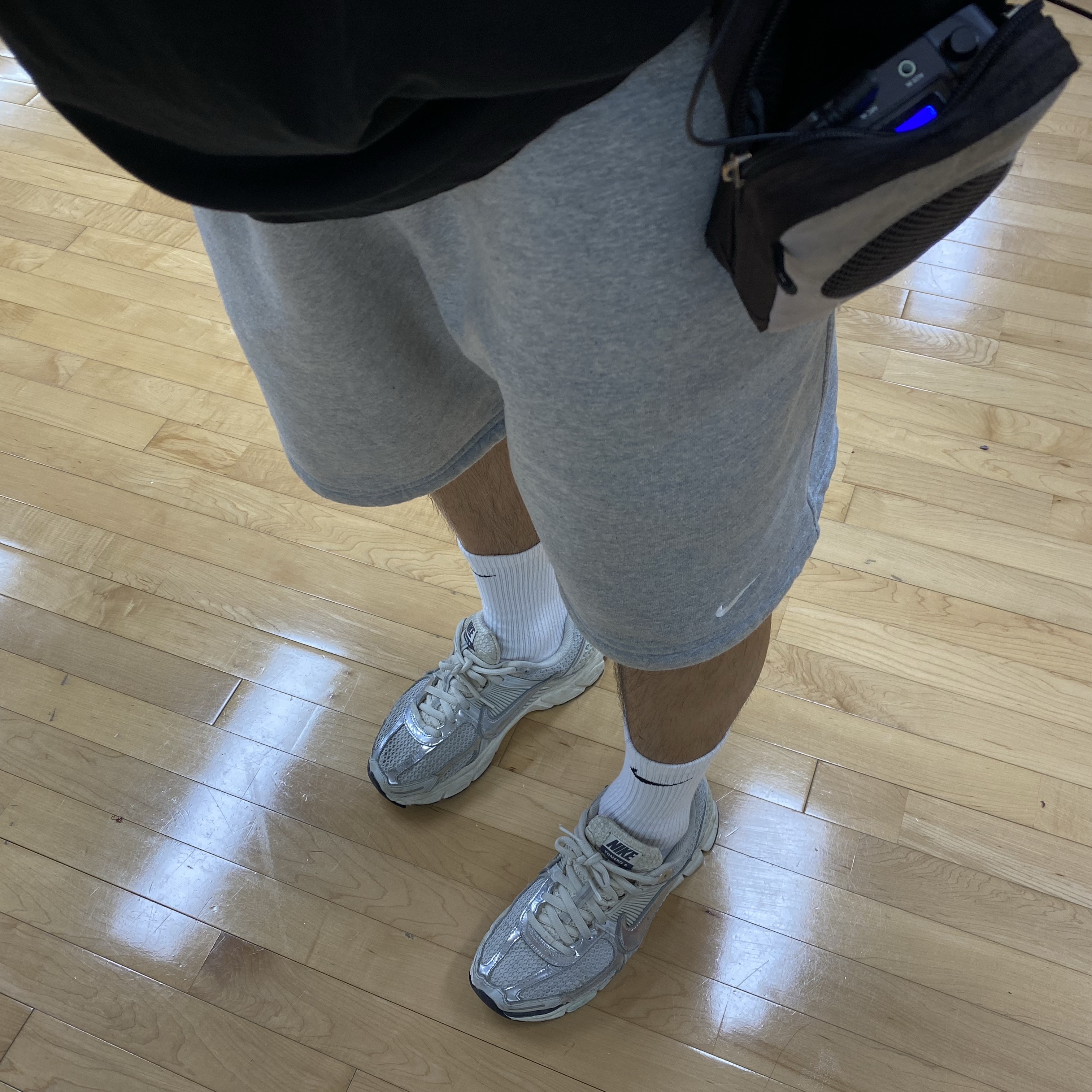Nike NRG Solo Swoosh Fleece Shorts Dark Grey Heather - Asia 착용 스타일