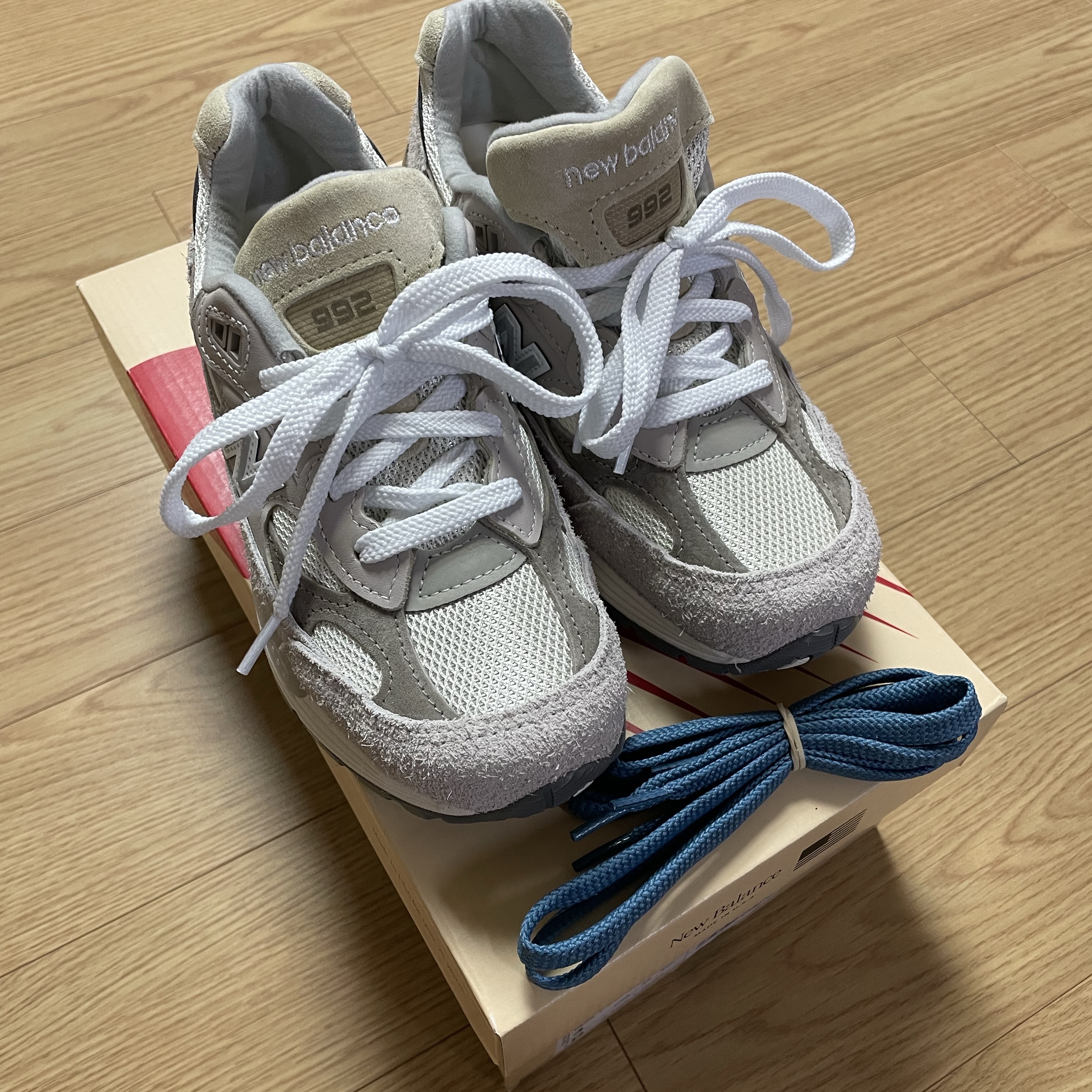 New Balance 992 Made in USA Moonrock Mushroom 착용 스타일 - 1