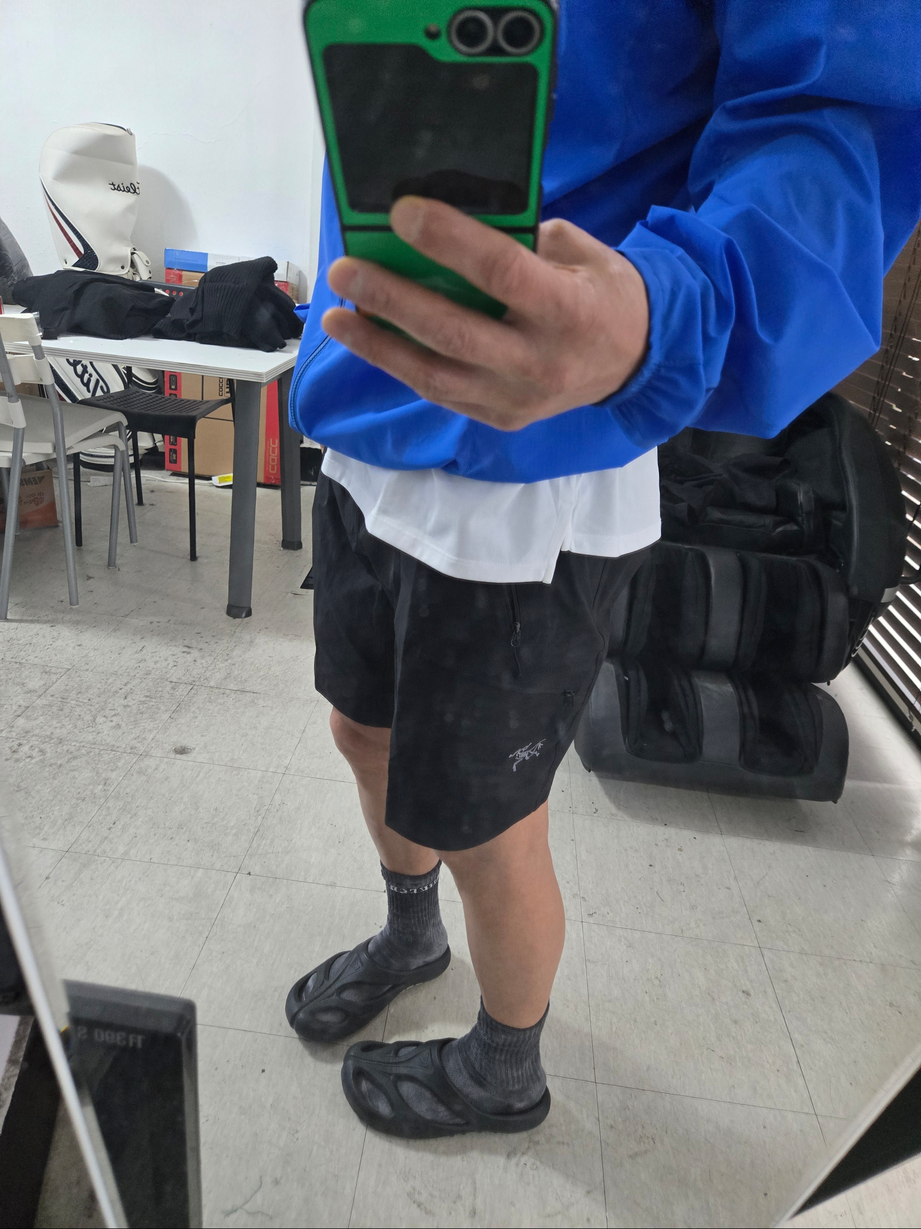 Arc'teryx Gamma Quick Dry Shorts 9 Inch Black 착용 스타일