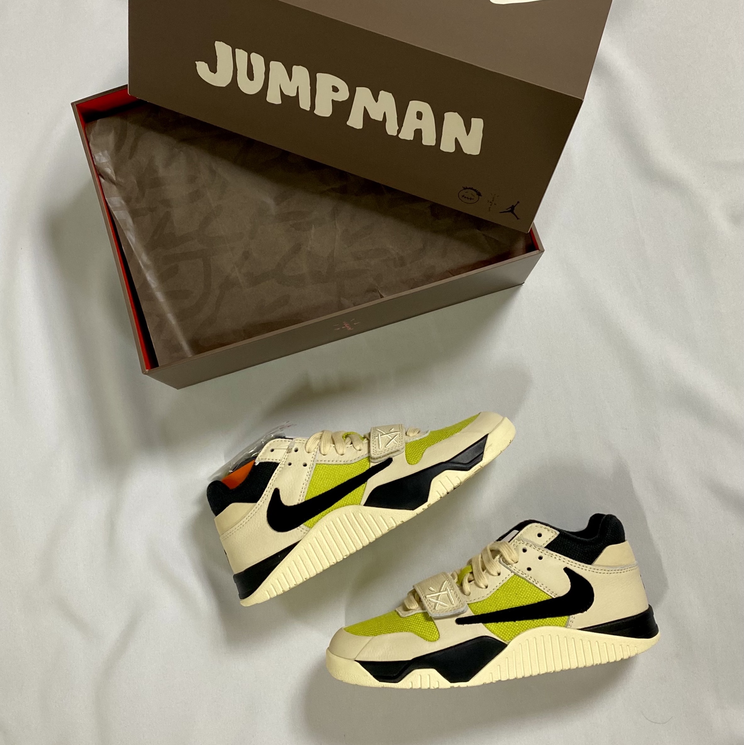 Jordan x Travis Scott Jumpman Jack TR Bright Cactus 착용 스타일