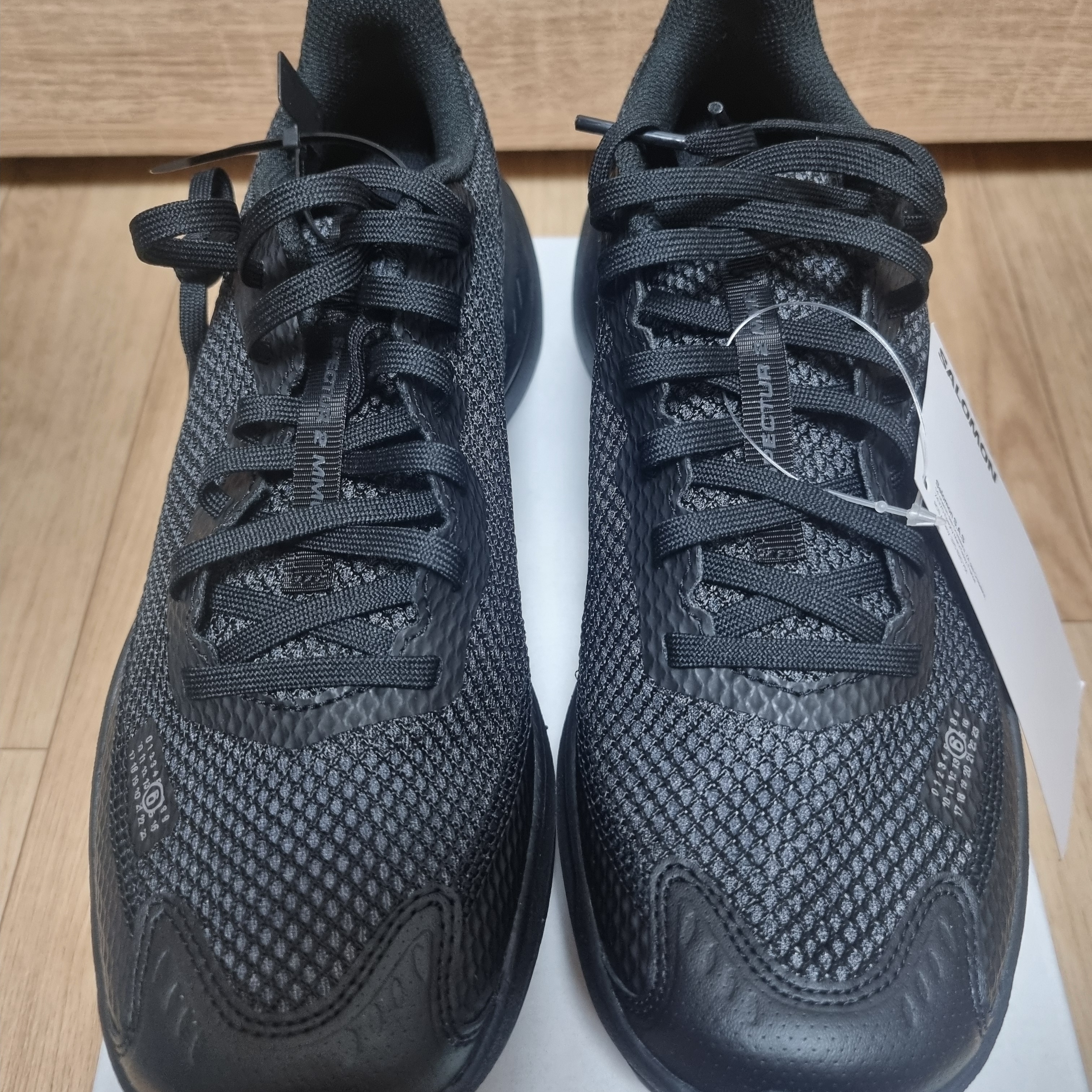 Salomon x MM6 Maison Margiela Spectur 2 Black Pewter 착용 스타일 - 1