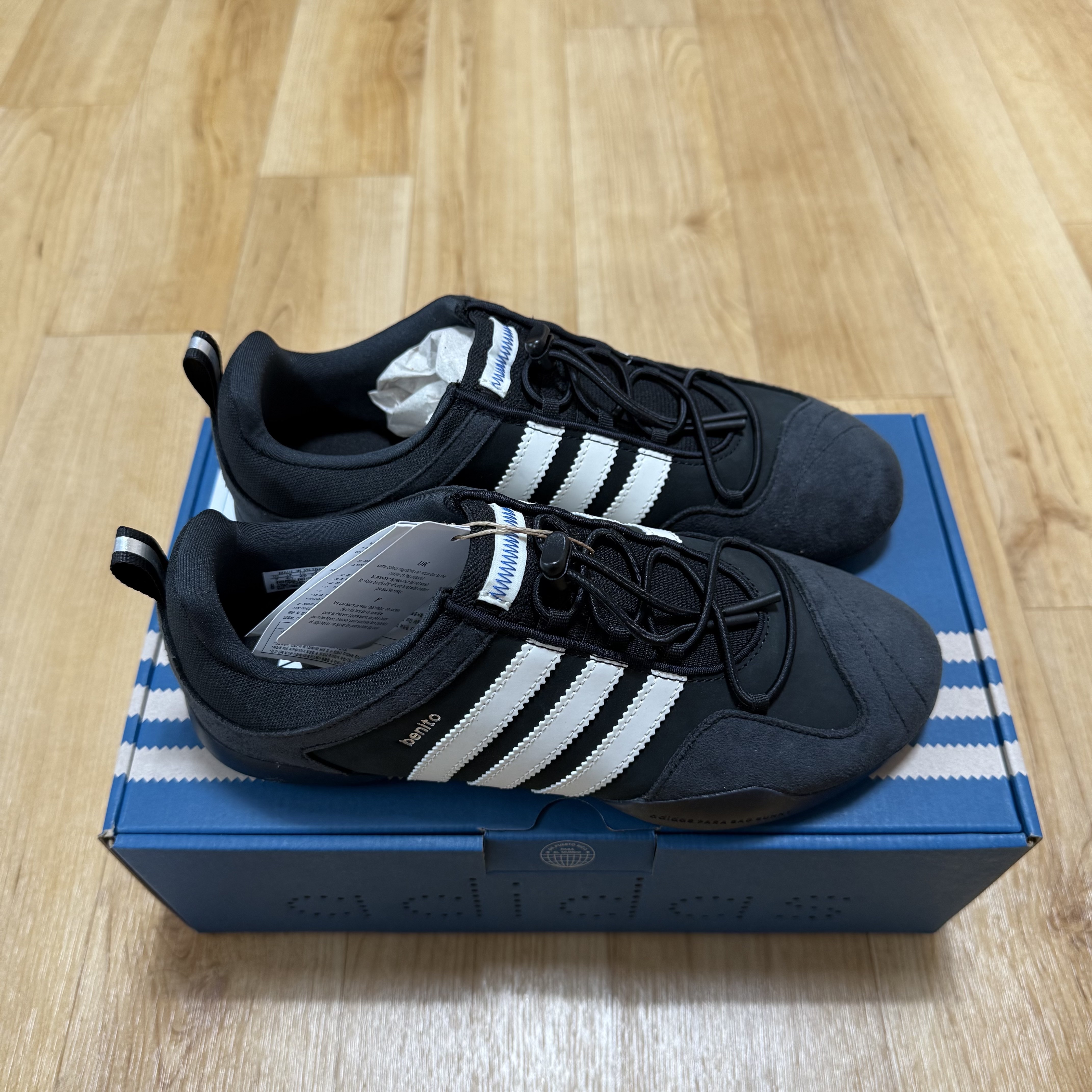 Adidas x Bad Bunny Ballerina Core Black Chalk White 착용 스타일 - 4
