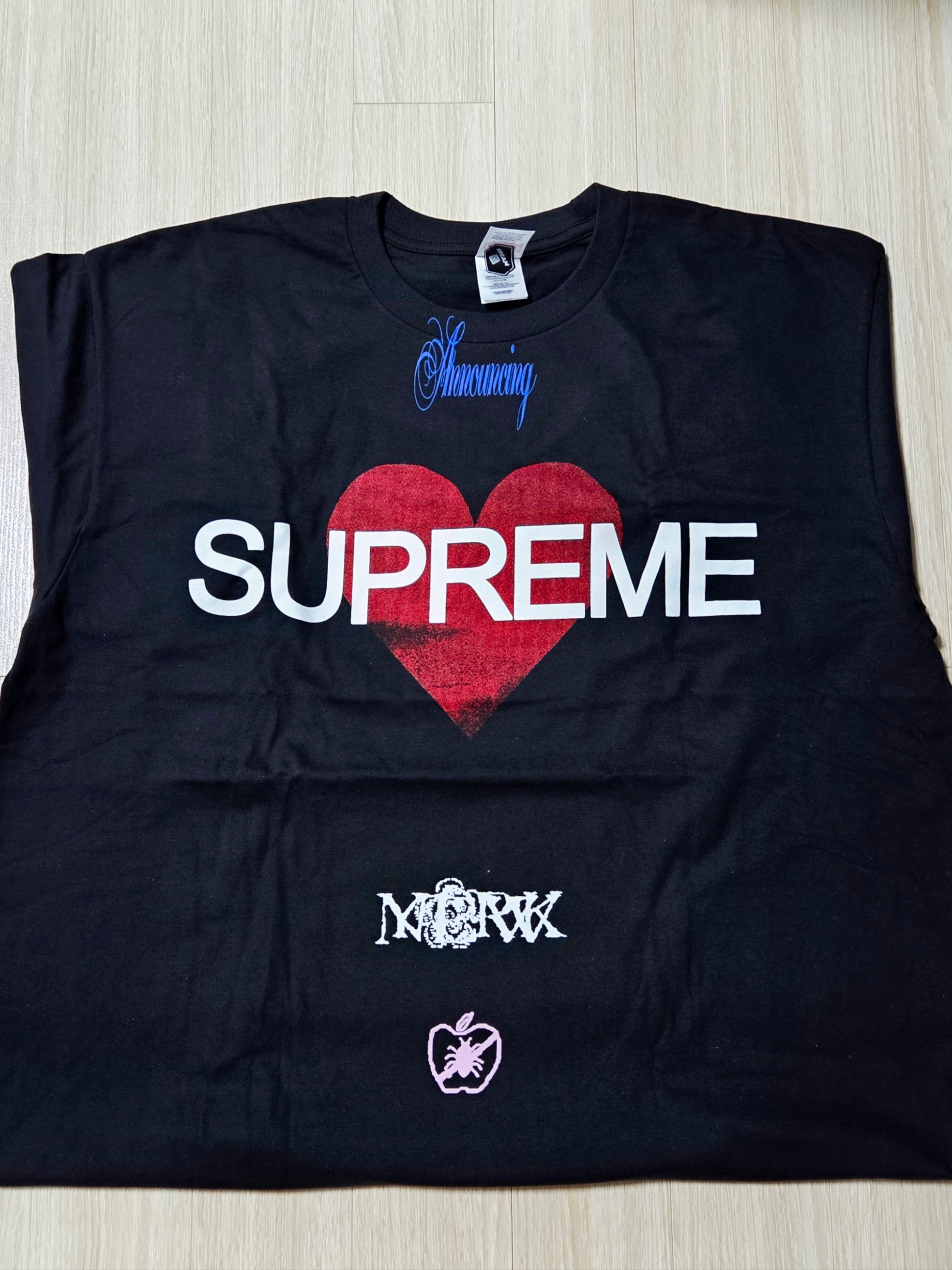 Supreme Announcing T-Shirt Black - 25SS 착용 스타일 - 1