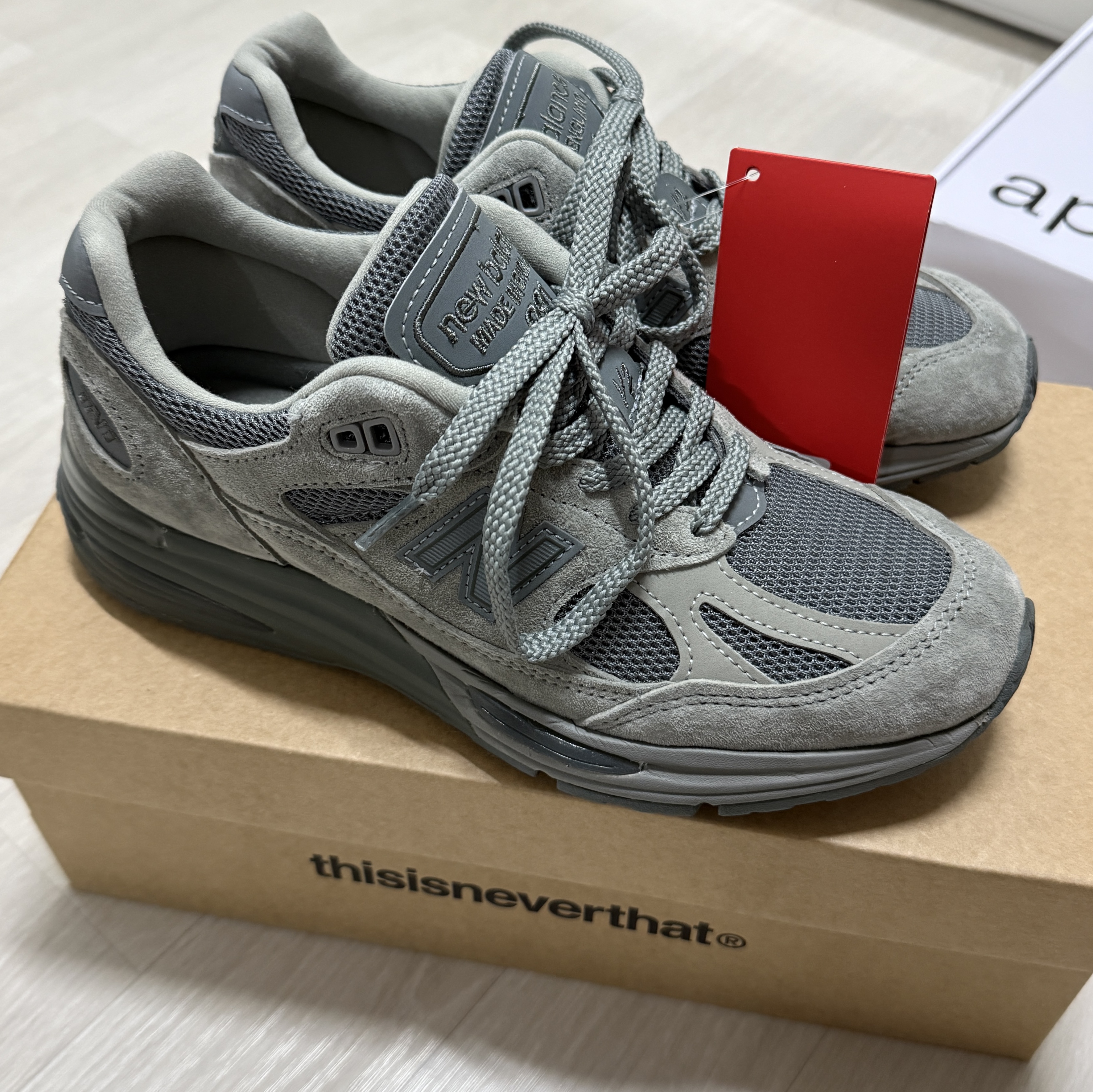 New Balance x Thisisneverthat 991v2 Made in UK Grey 착용 스타일 - 3