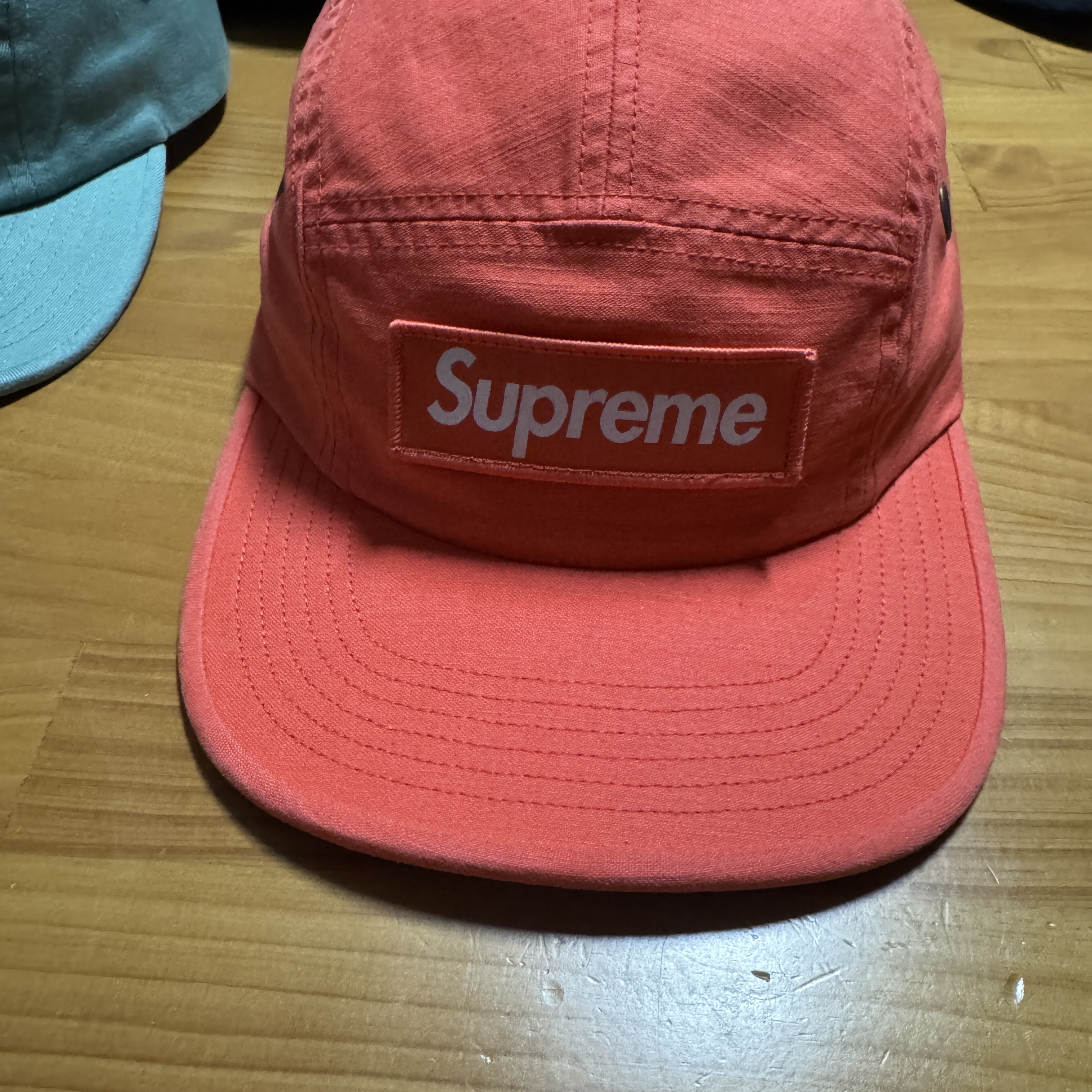 Supreme Military Camp Cap Coral - 25SS 착용 스타일
