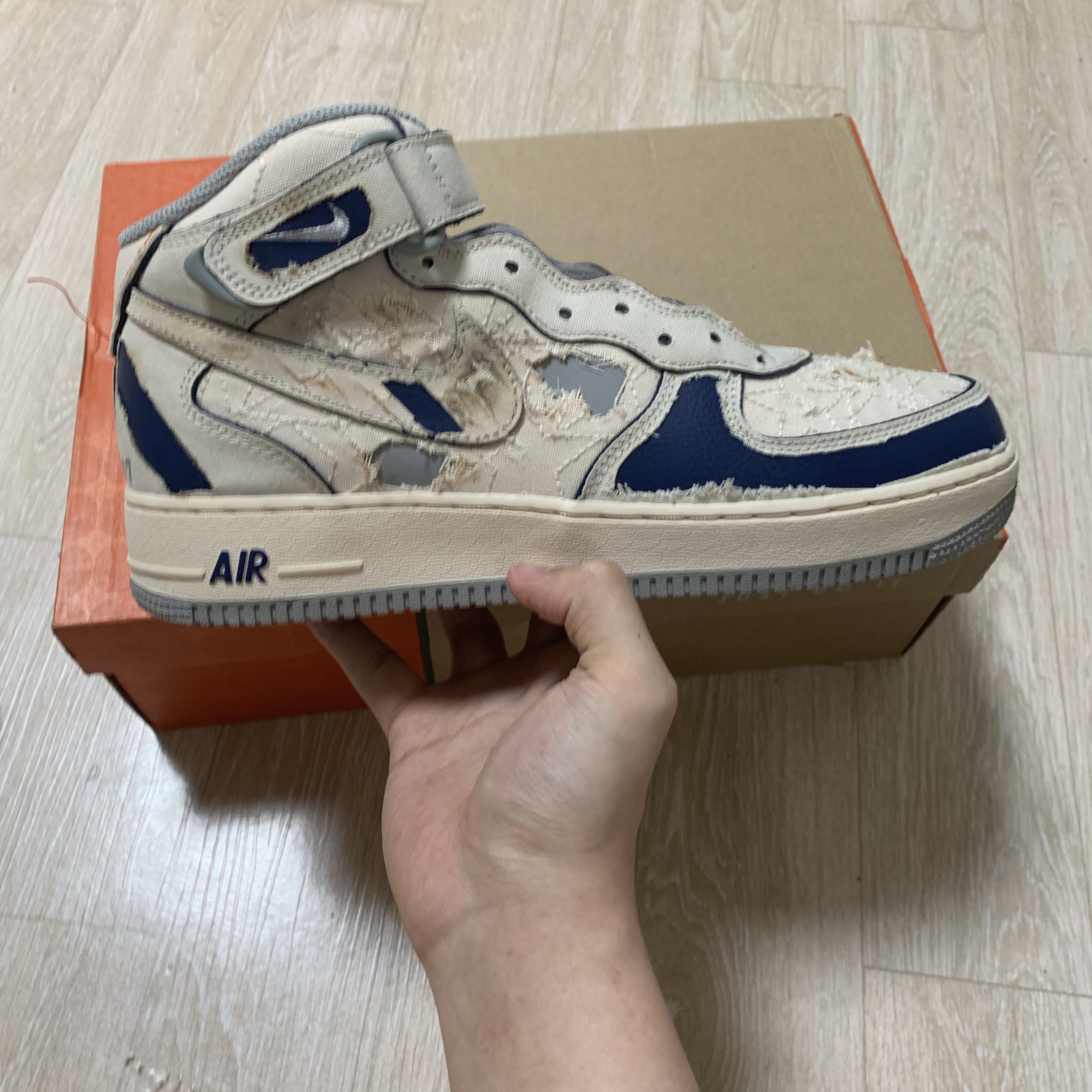 Nike Air Force 1 Mid '07 Pearl White 착용 스타일 - 1