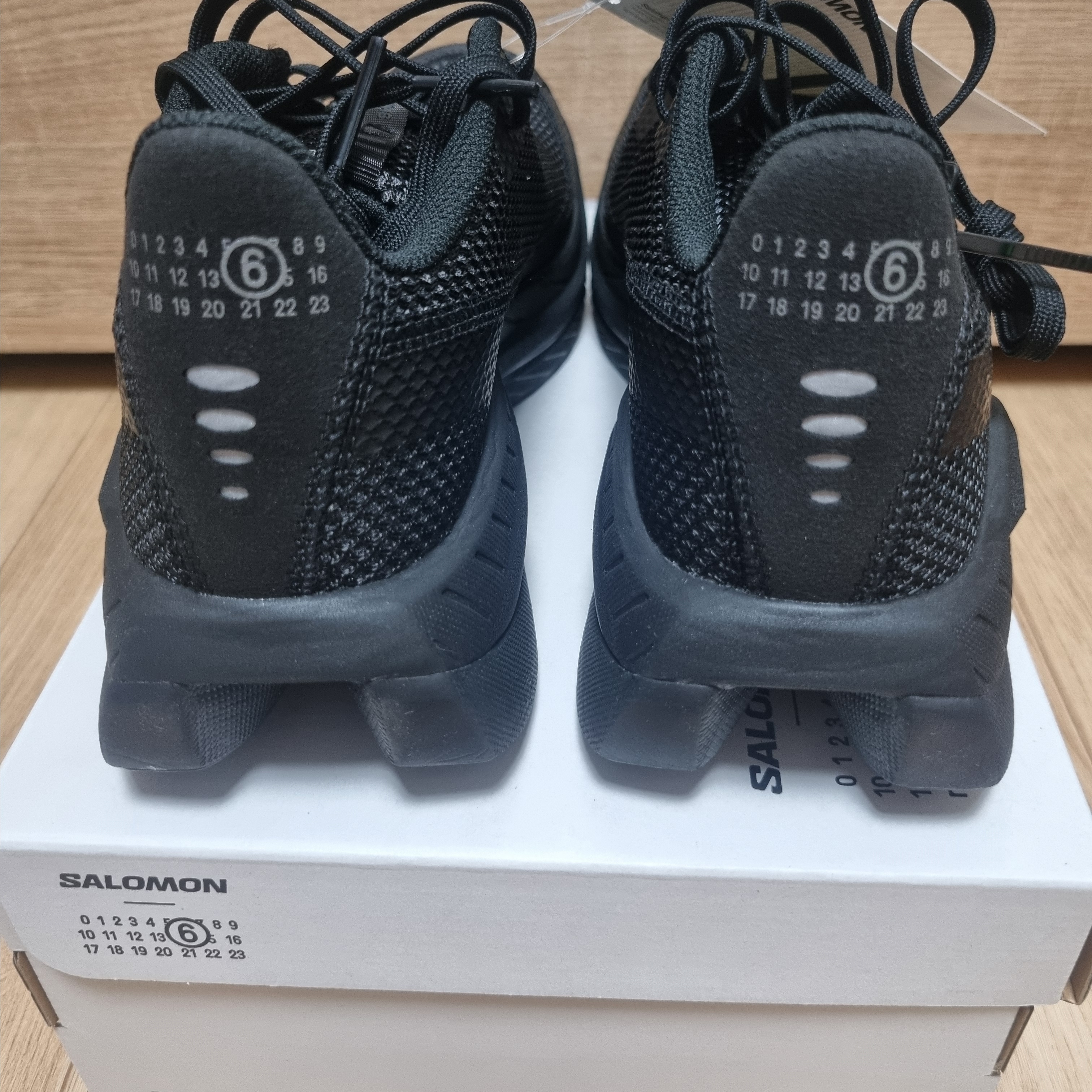 Salomon x MM6 Maison Margiela Spectur 2 Black Pewter 착용 스타일 - 4