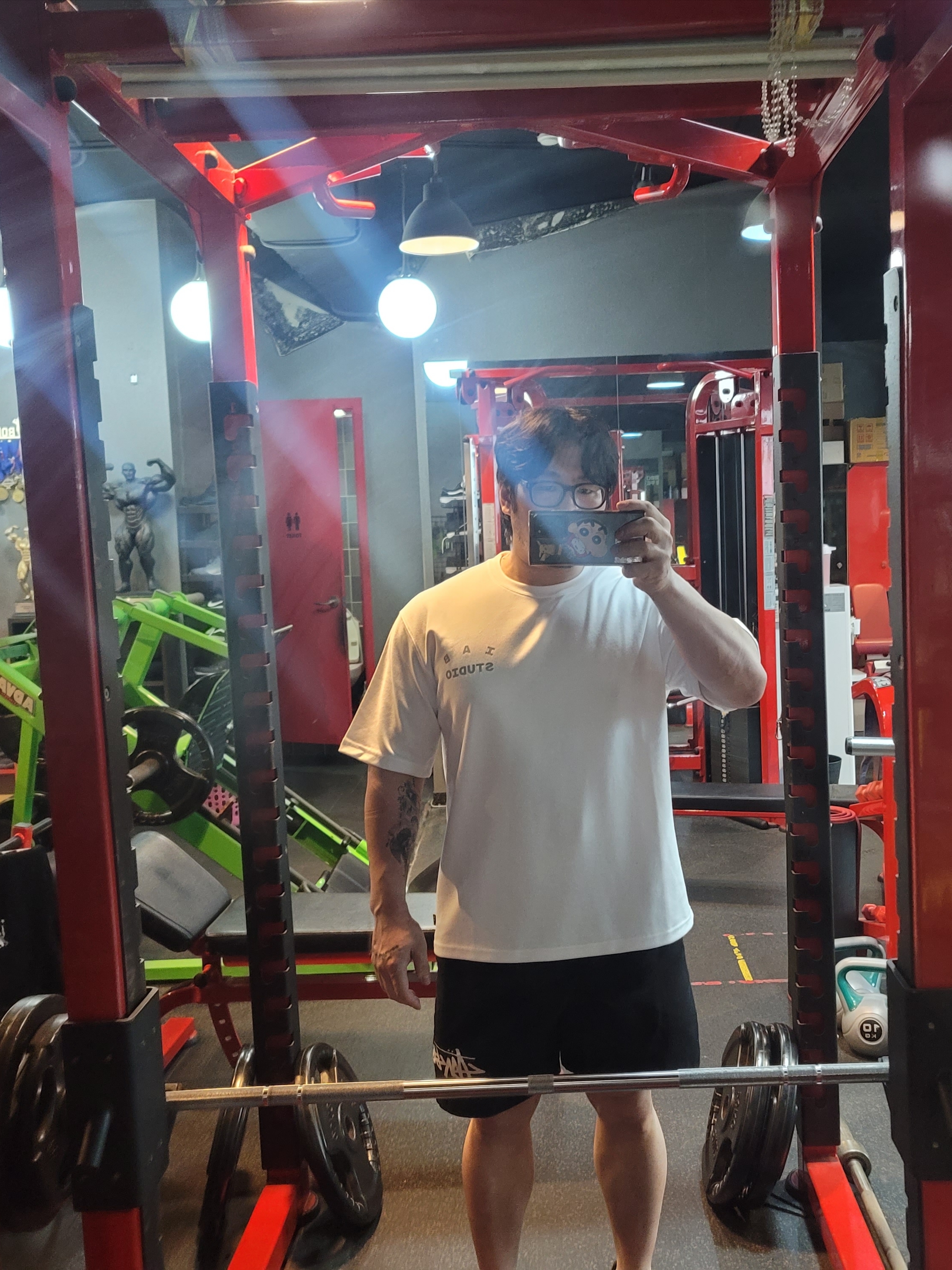 IAB Studio T-Shirt White Gray, Stussy Big Stock Water Shorts Black 착용 스타일
