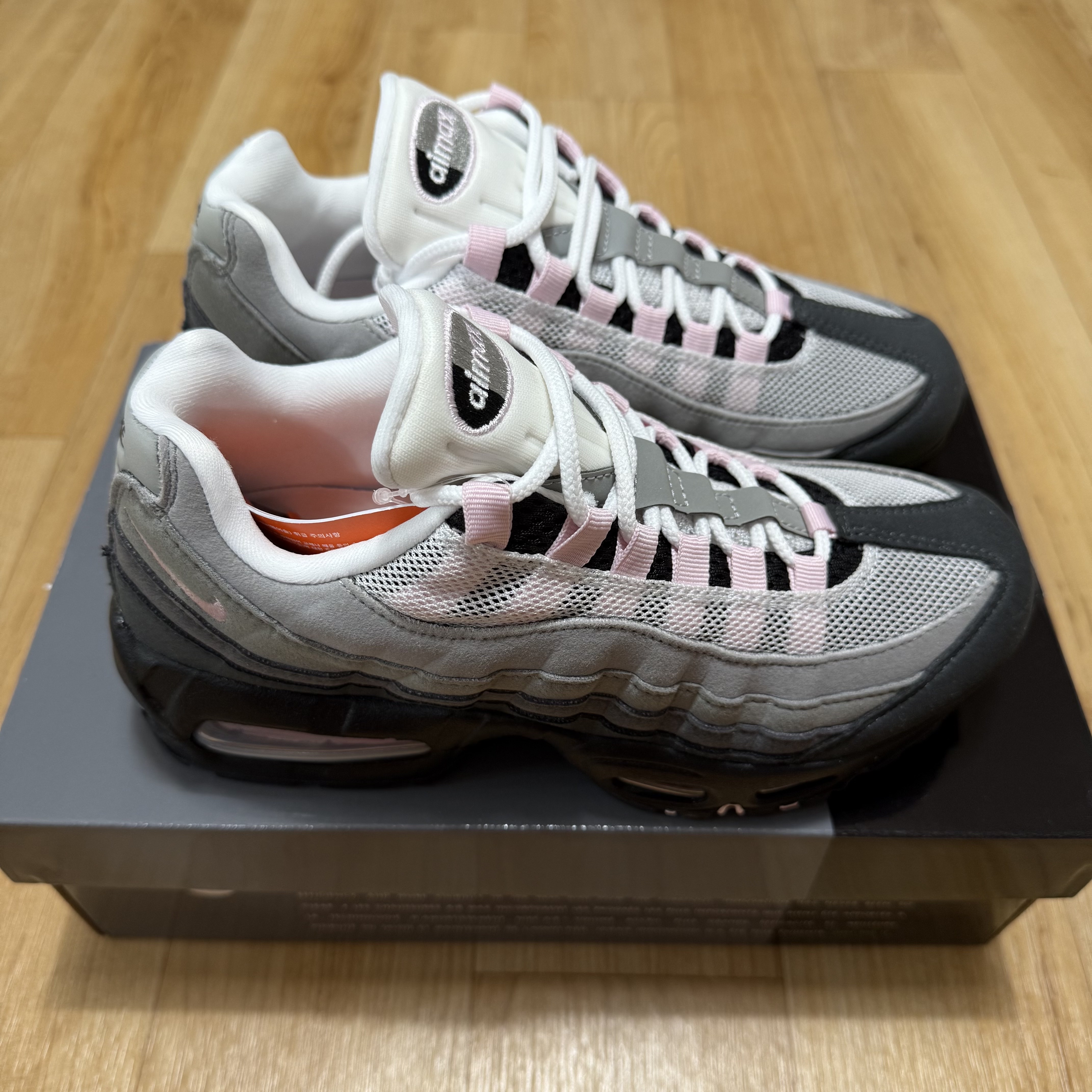 (W) Nike Air Max 95 Pink Foam 착용 스타일 - 4