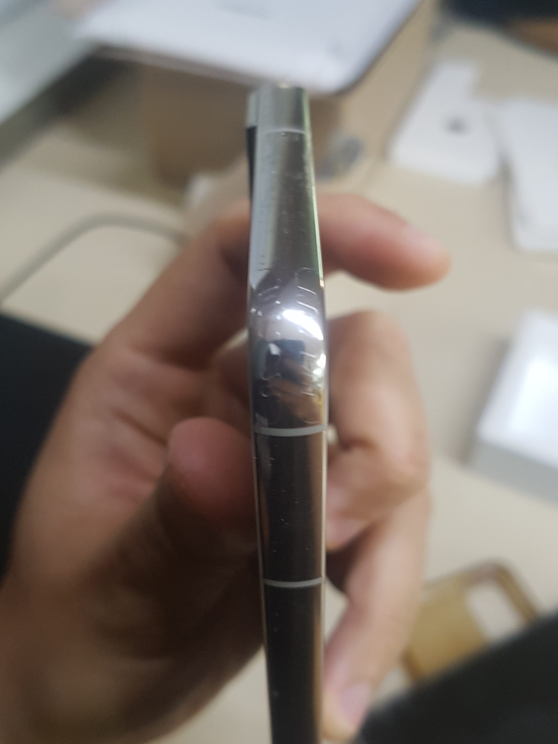 [S등급] Refurbished Galaxy S22+ 256GB Phantom White 착용 스타일 - 6