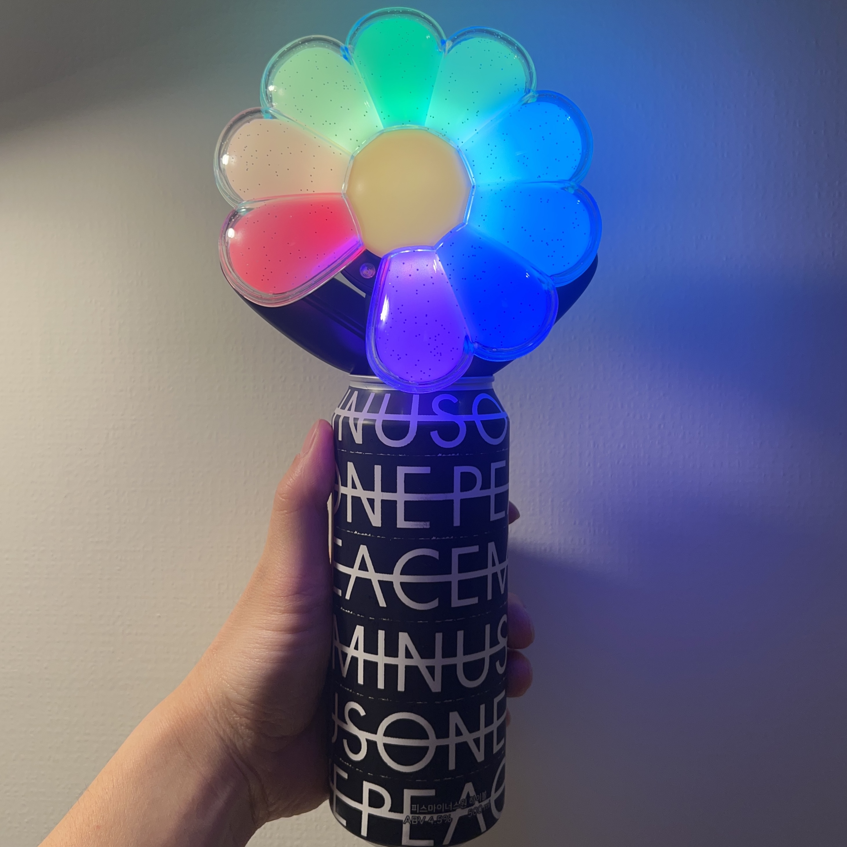 G-DRAGON Ubermensch Official Light Stick 착용 스타일