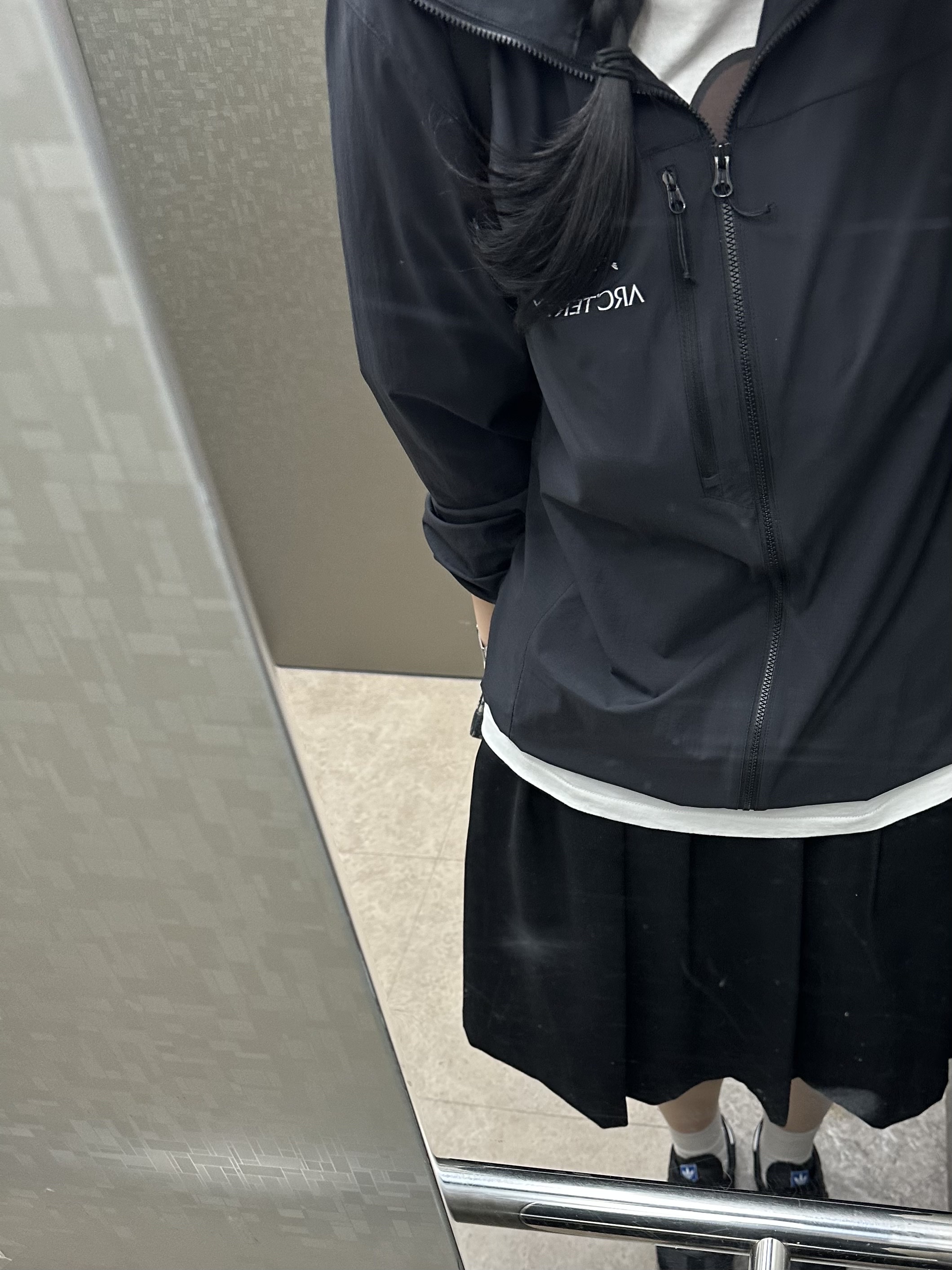 Arc'teryx Squamish Hoody Black, Adidas Samba OG Black White Gum 착용 스타일
