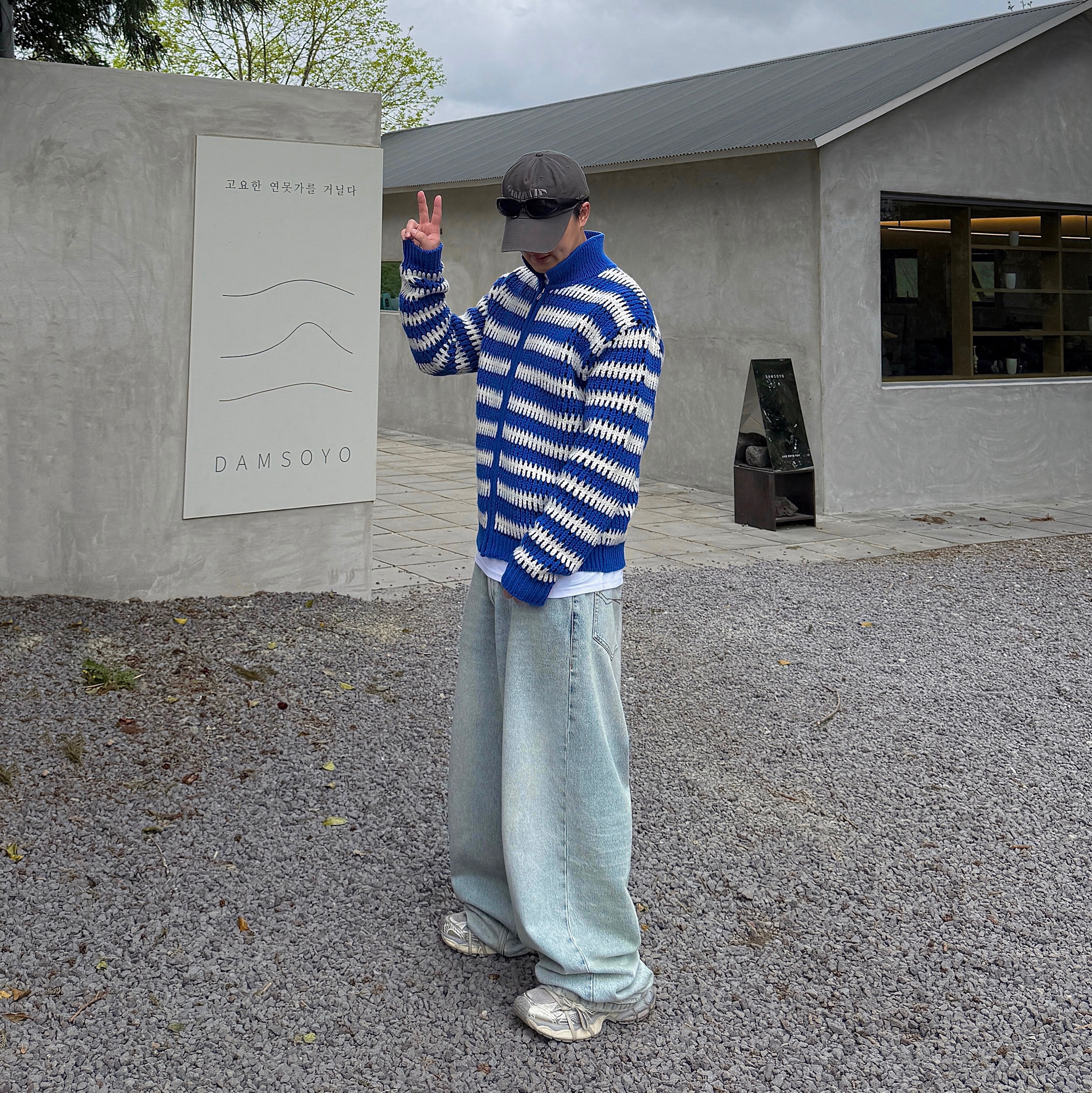 Farfromwhat Wave Cap Black, STU Stripe Collar Zip UP Sweater Blue 착용 스타일 - 1