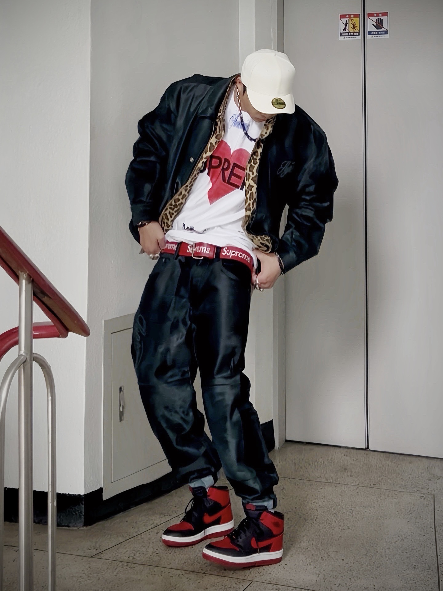 Supreme Reverse Box Logo New Era White - 21SS, Supreme Announcing T-Shirt White - 25SS 착용 스타일 - 1