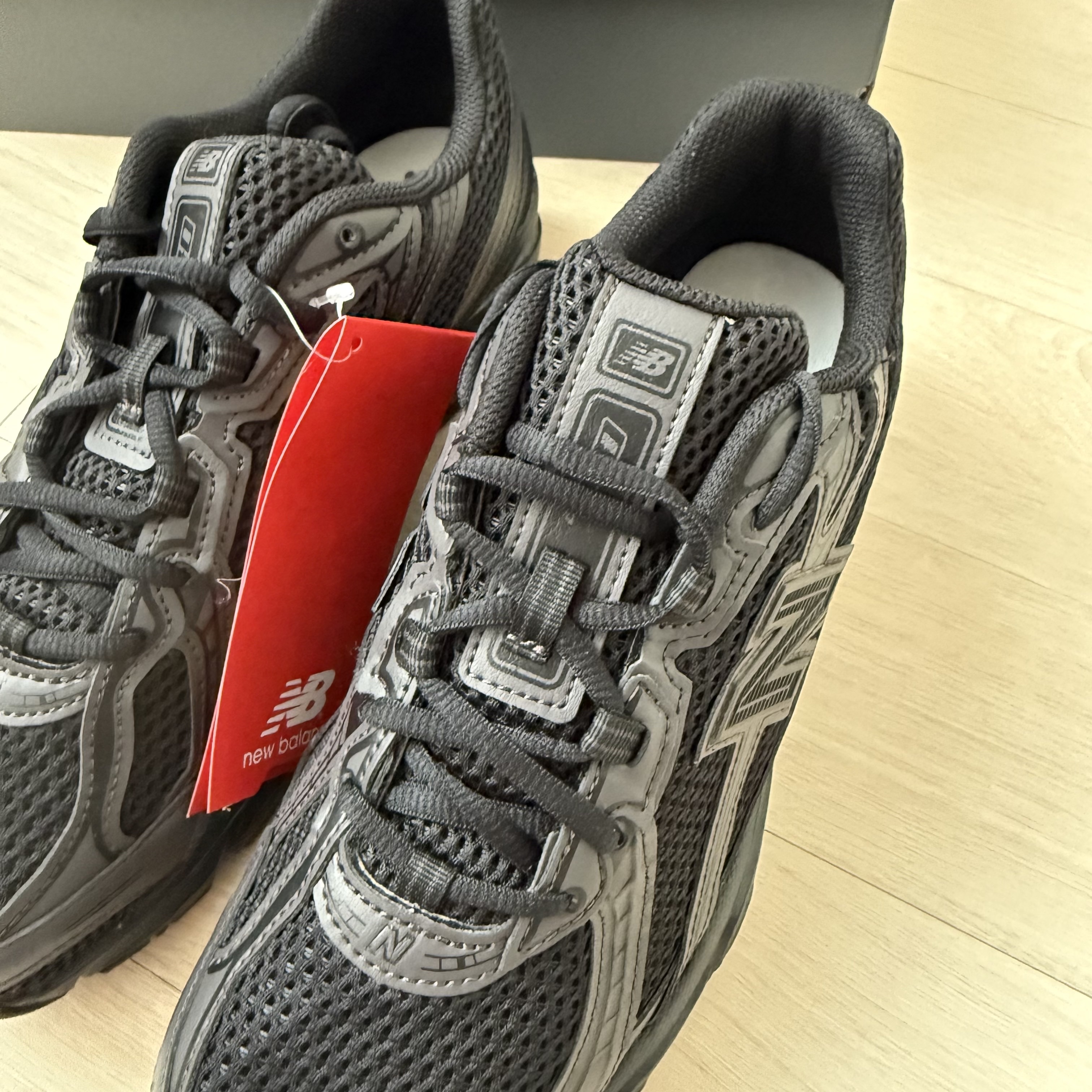 New Balance 740v2 Black Silver Metallic 착용 스타일 - 2